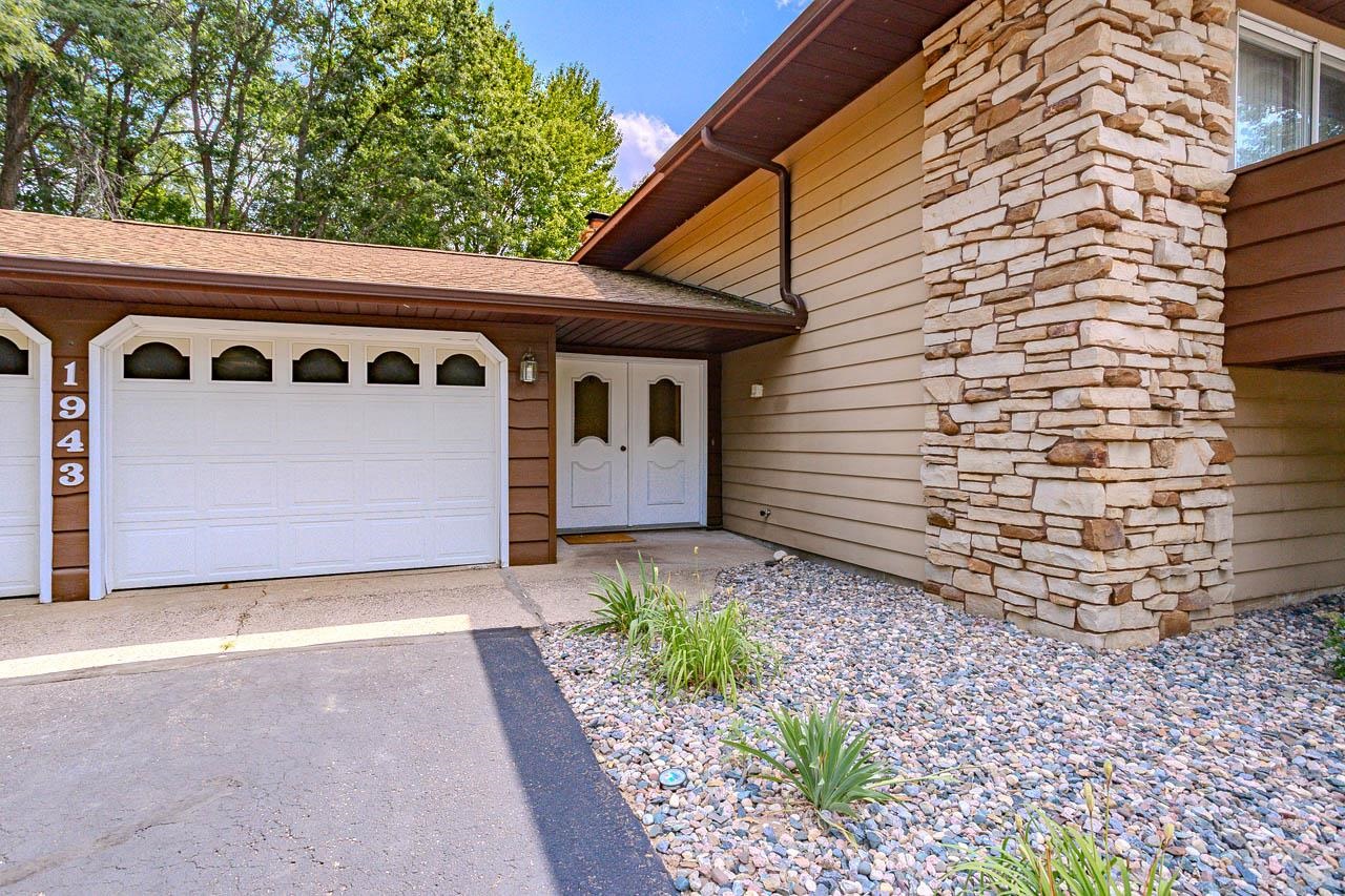 1943 Plantation Lane Property Photo 3