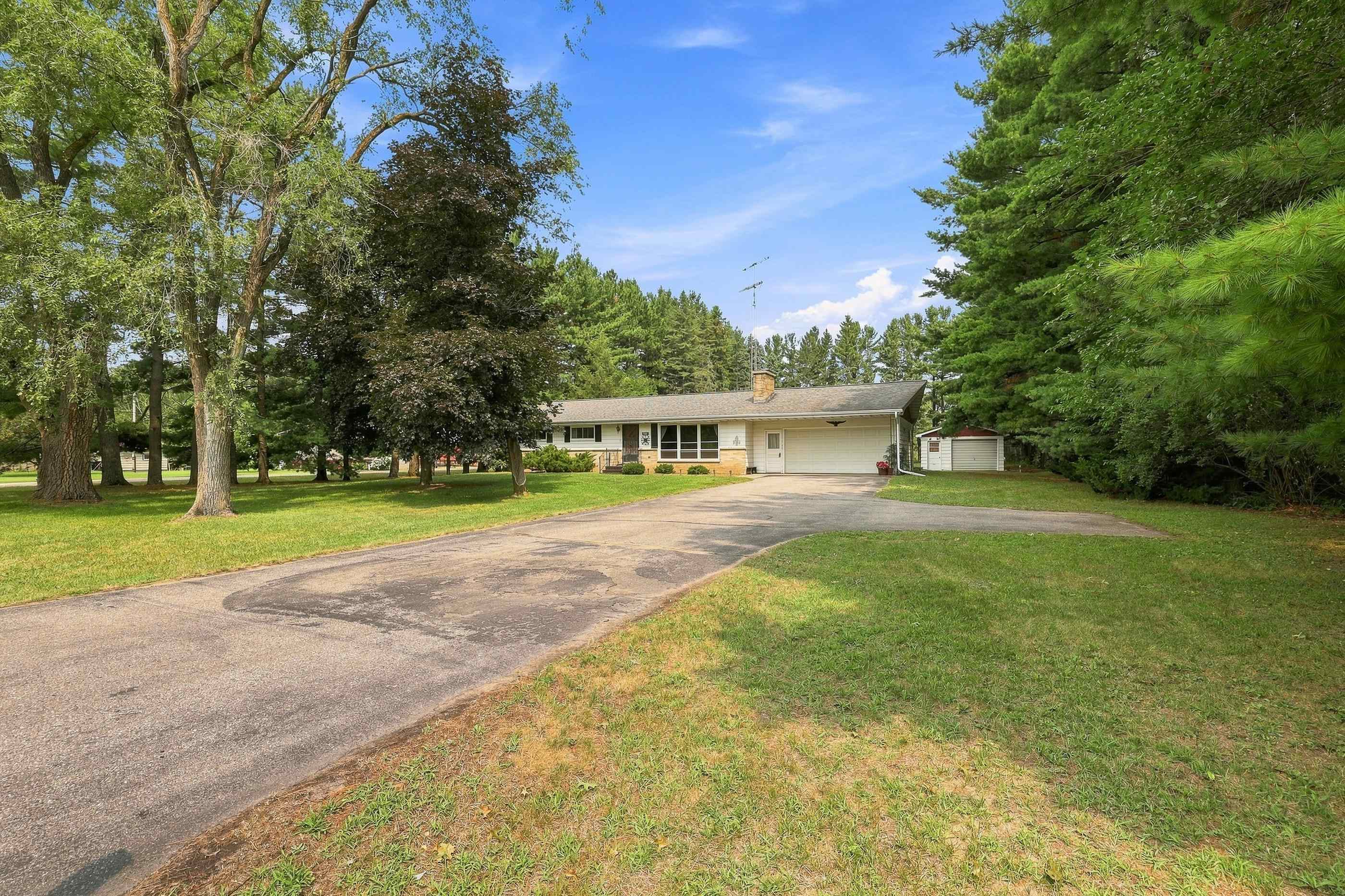 5568 County Road W Property Photo 2