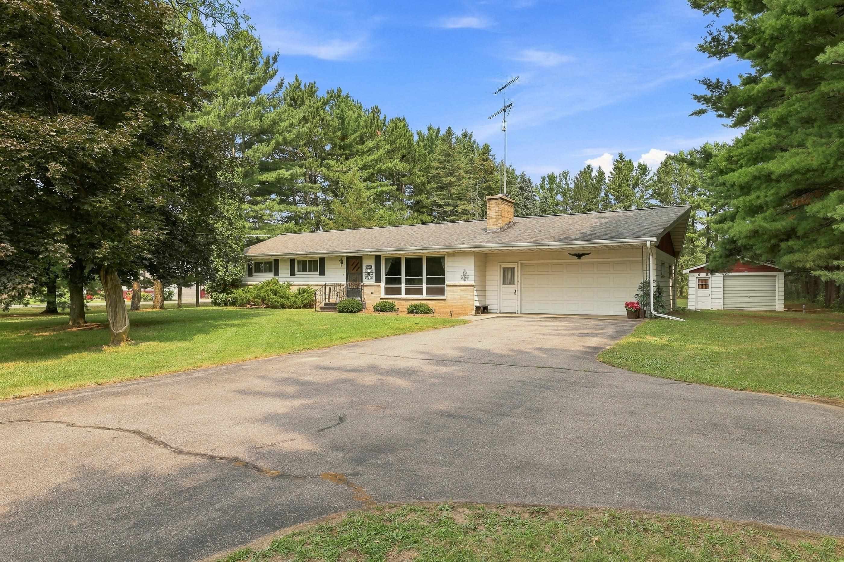 5568 County Road W Property Photo 3