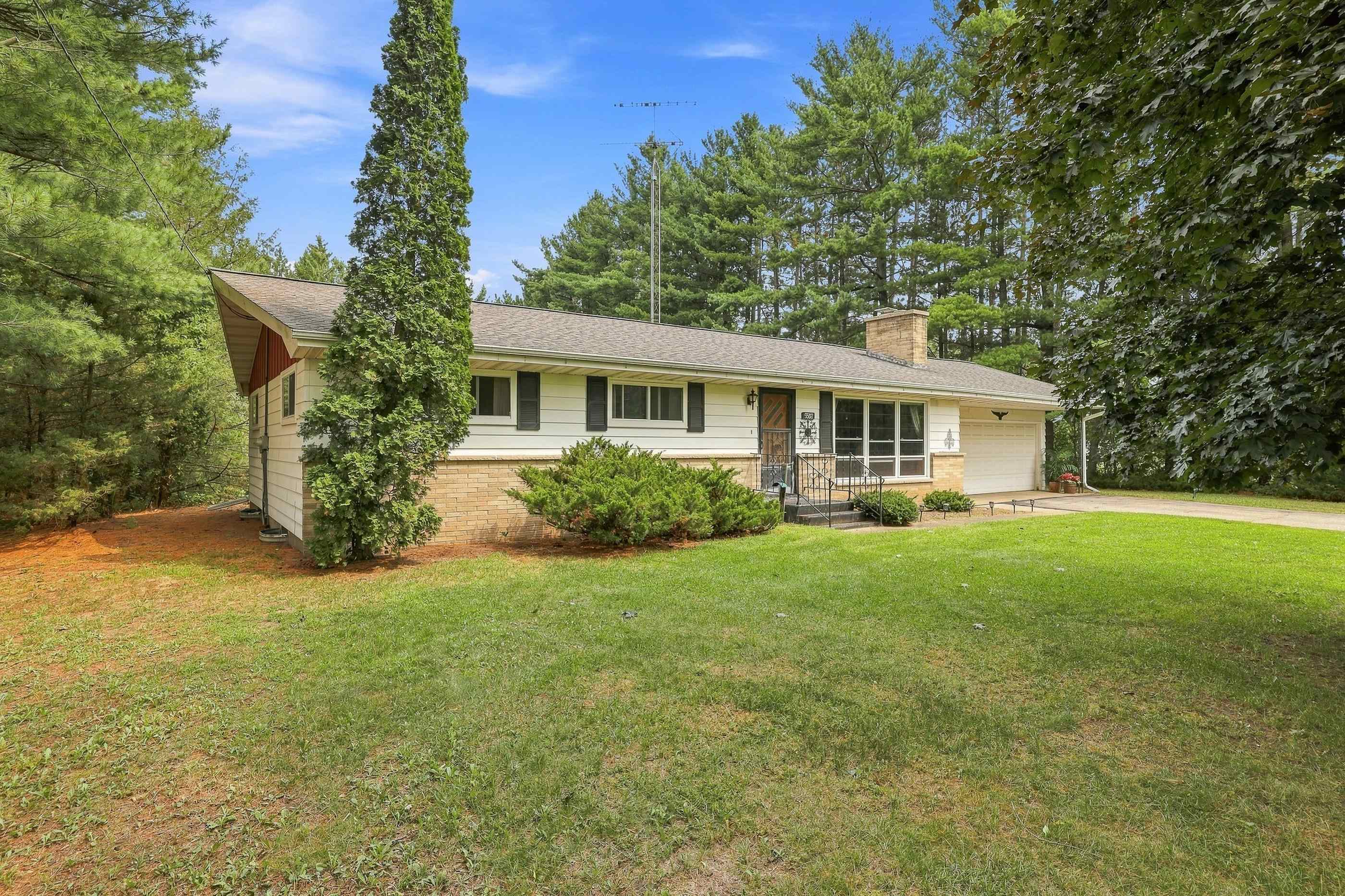 5568 County Road W Property Photo 4