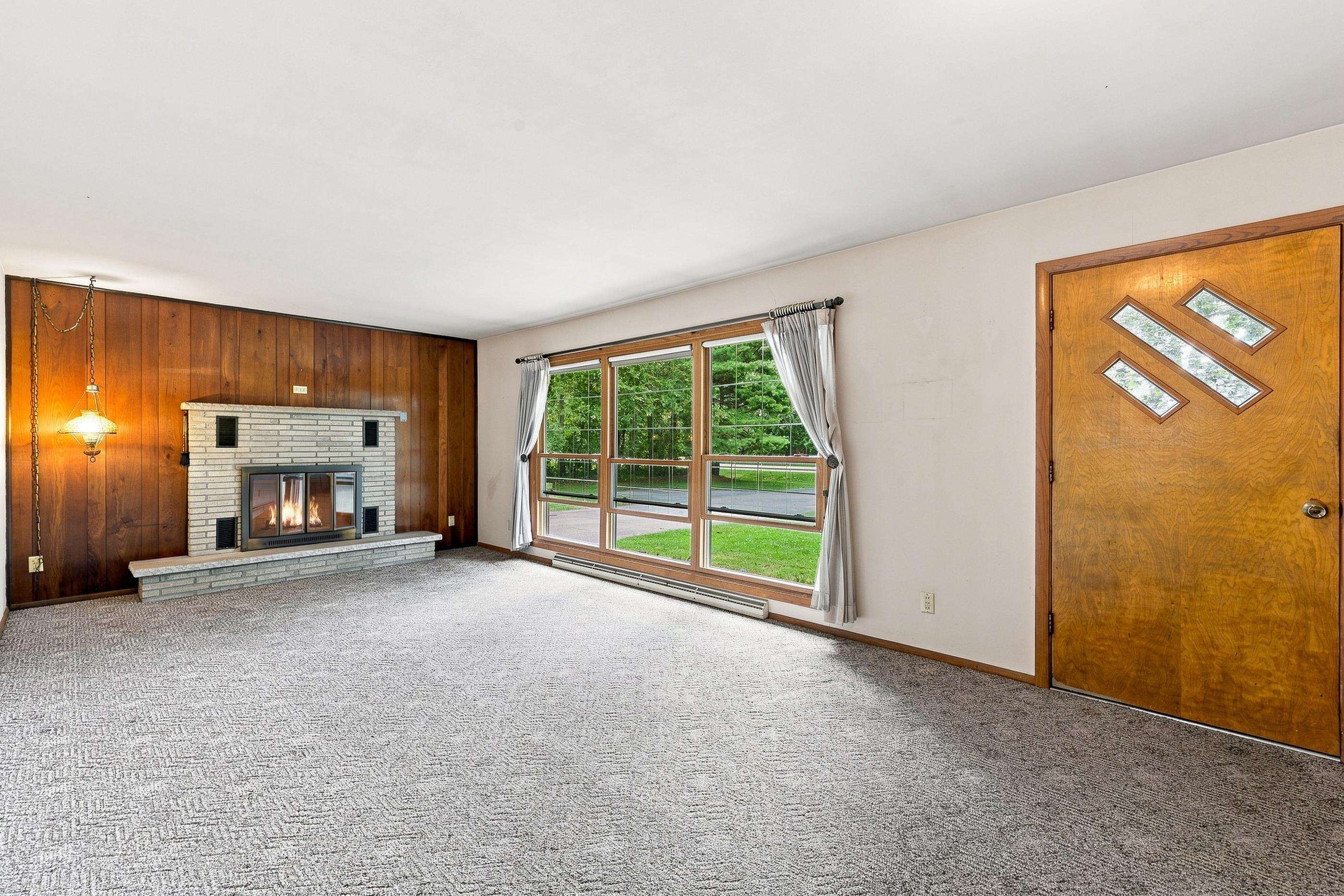 5568 County Road W Property Photo 6