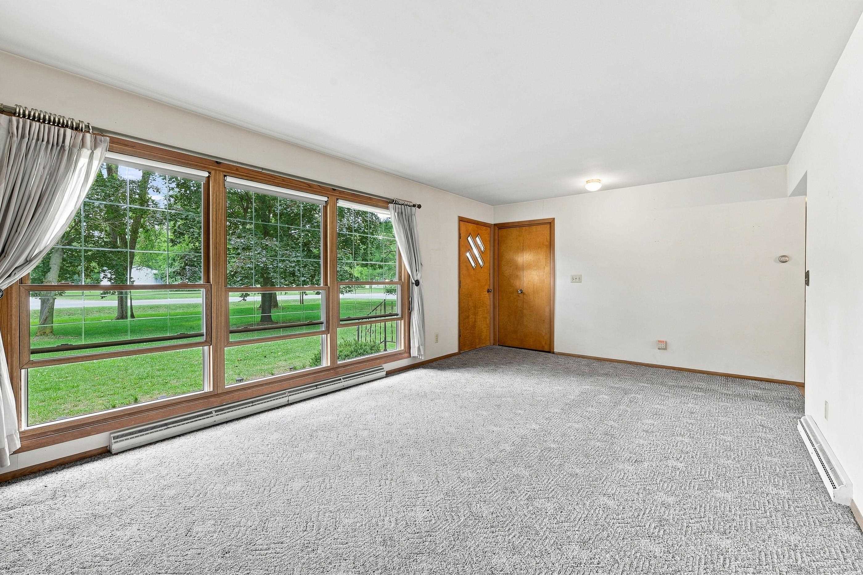 5568 County Road W Property Photo 10
