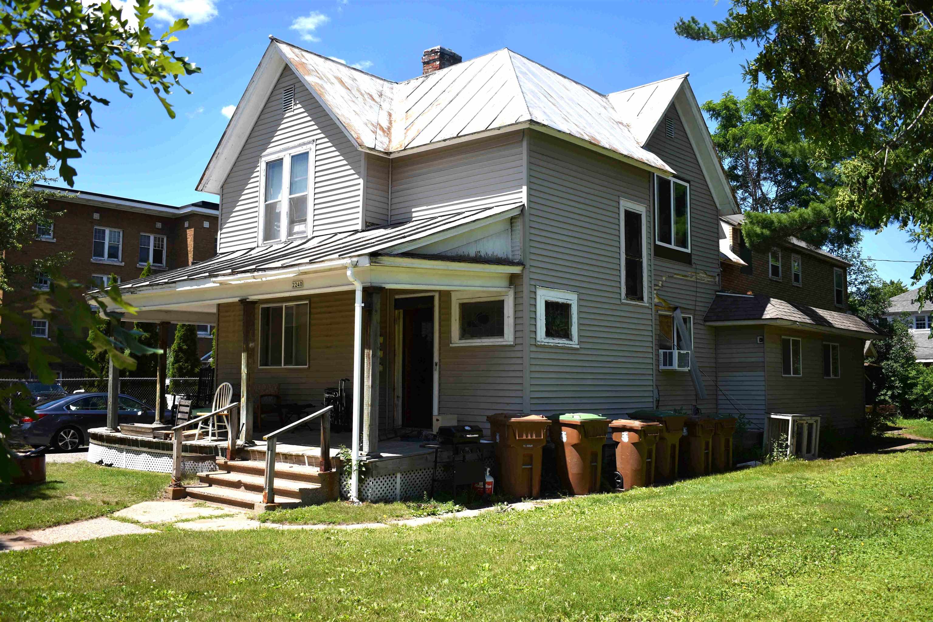 2240 Main Street Property Photo 2