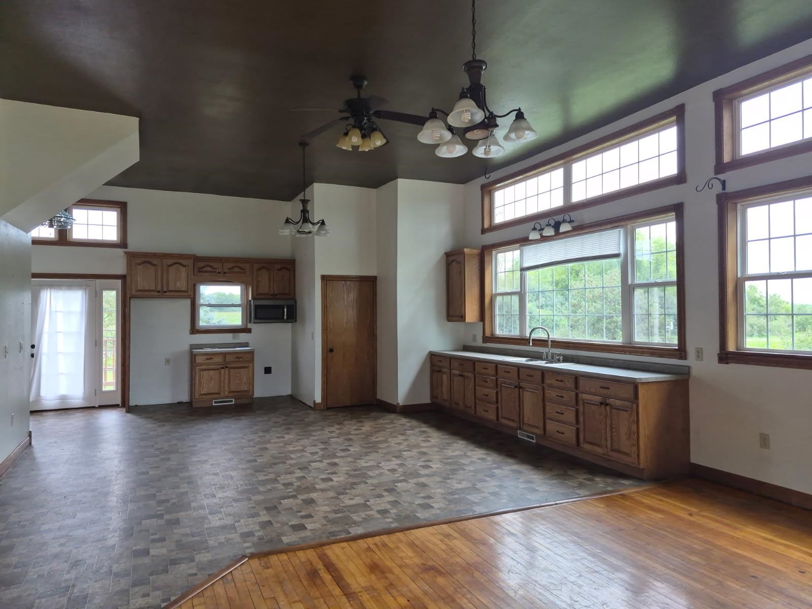 5271 W Center Road Property Photo 6