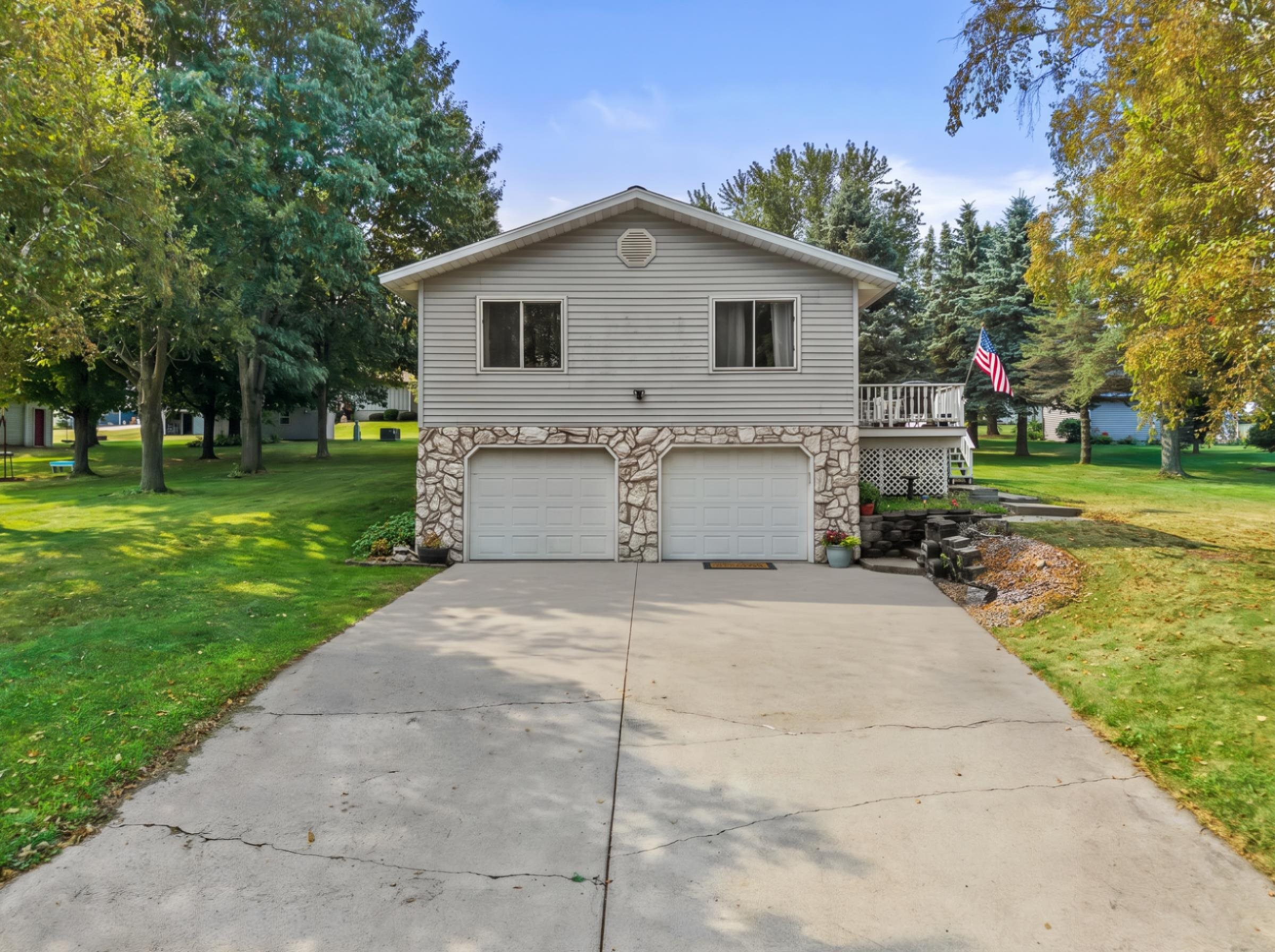 1011 Heindl Lane Property Photo 1