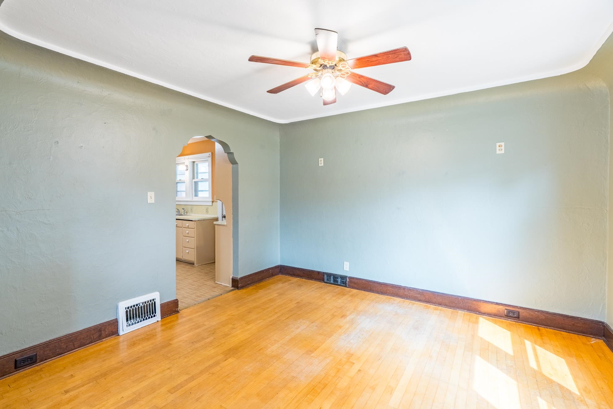 813 Western Avenue Property Photo 14