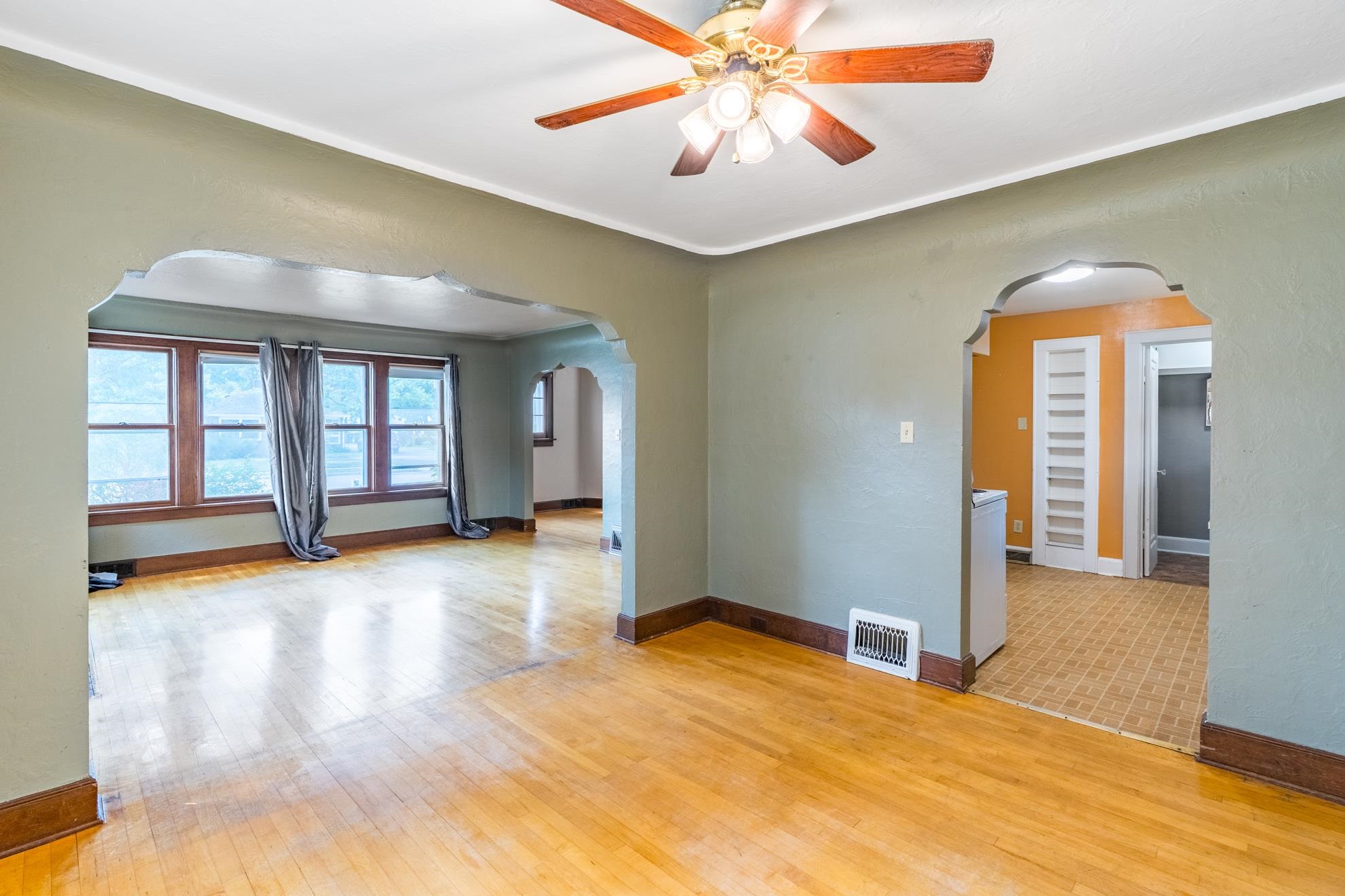 813 Western Avenue Property Photo 15