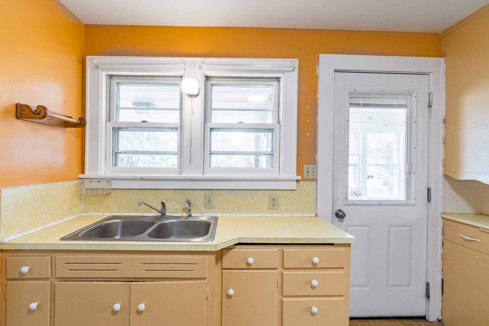 813 Western Avenue Property Photo 18