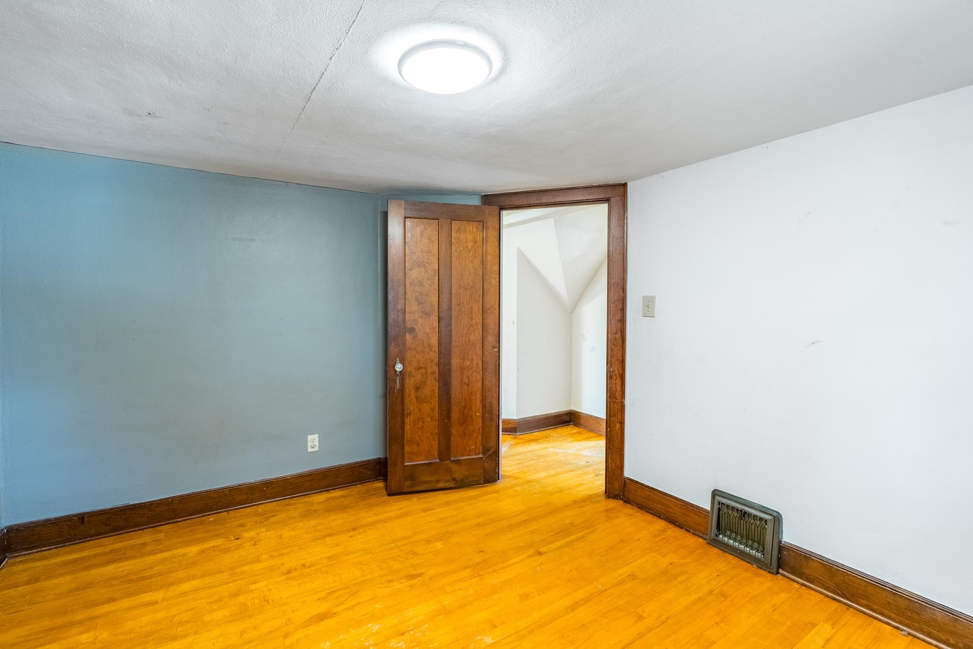 813 Western Avenue Property Photo 31