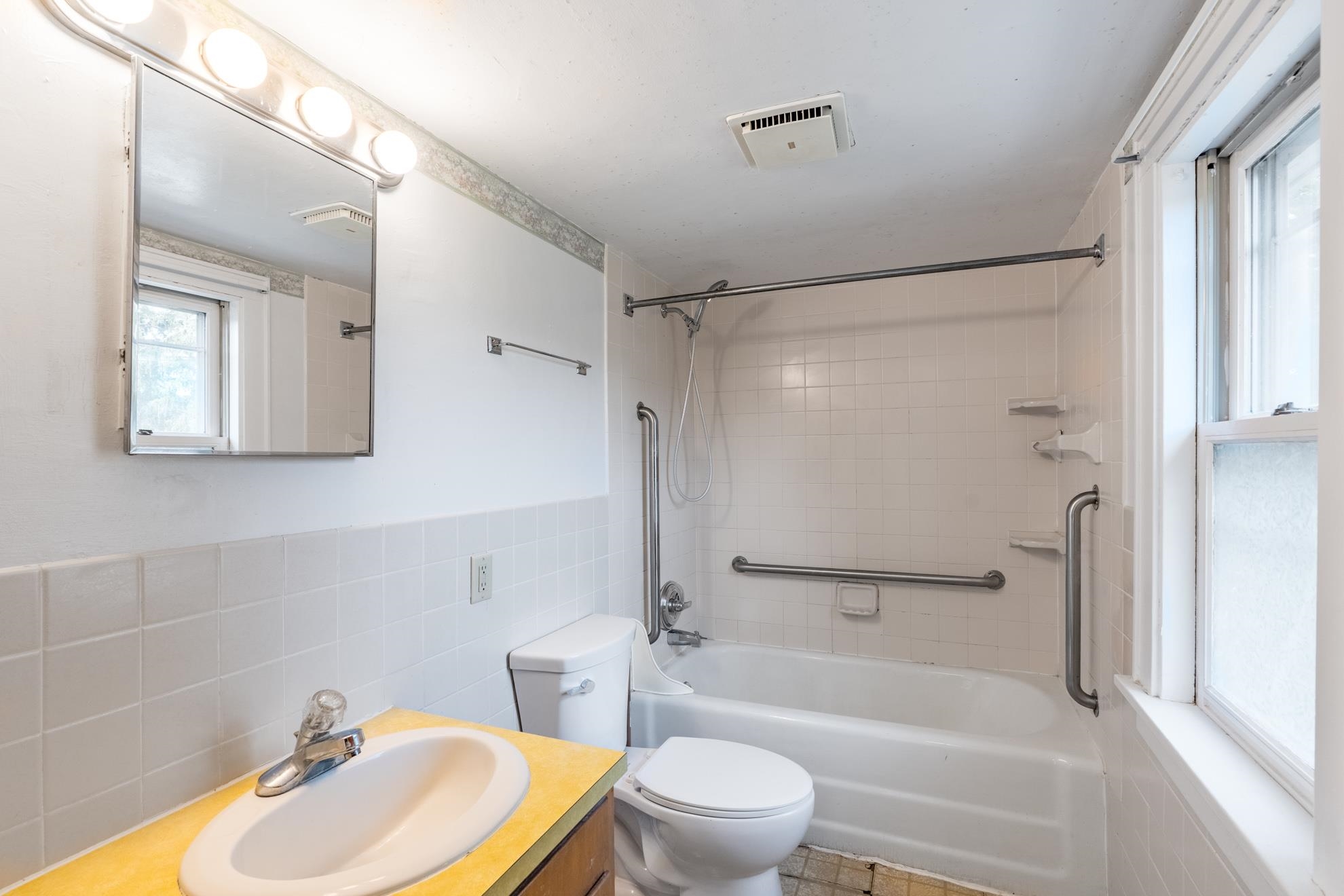 813 Western Avenue Property Photo 37