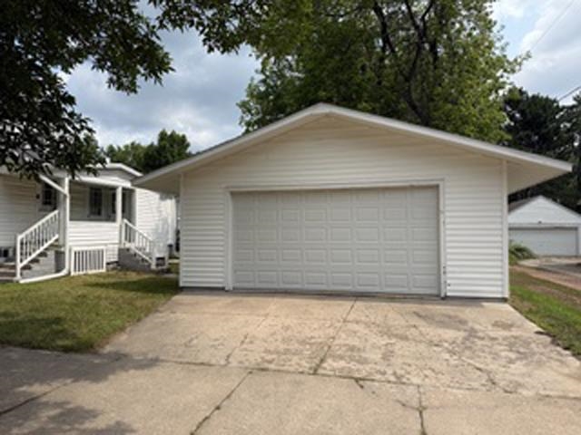 803 E Bridge Street Property Photo 21