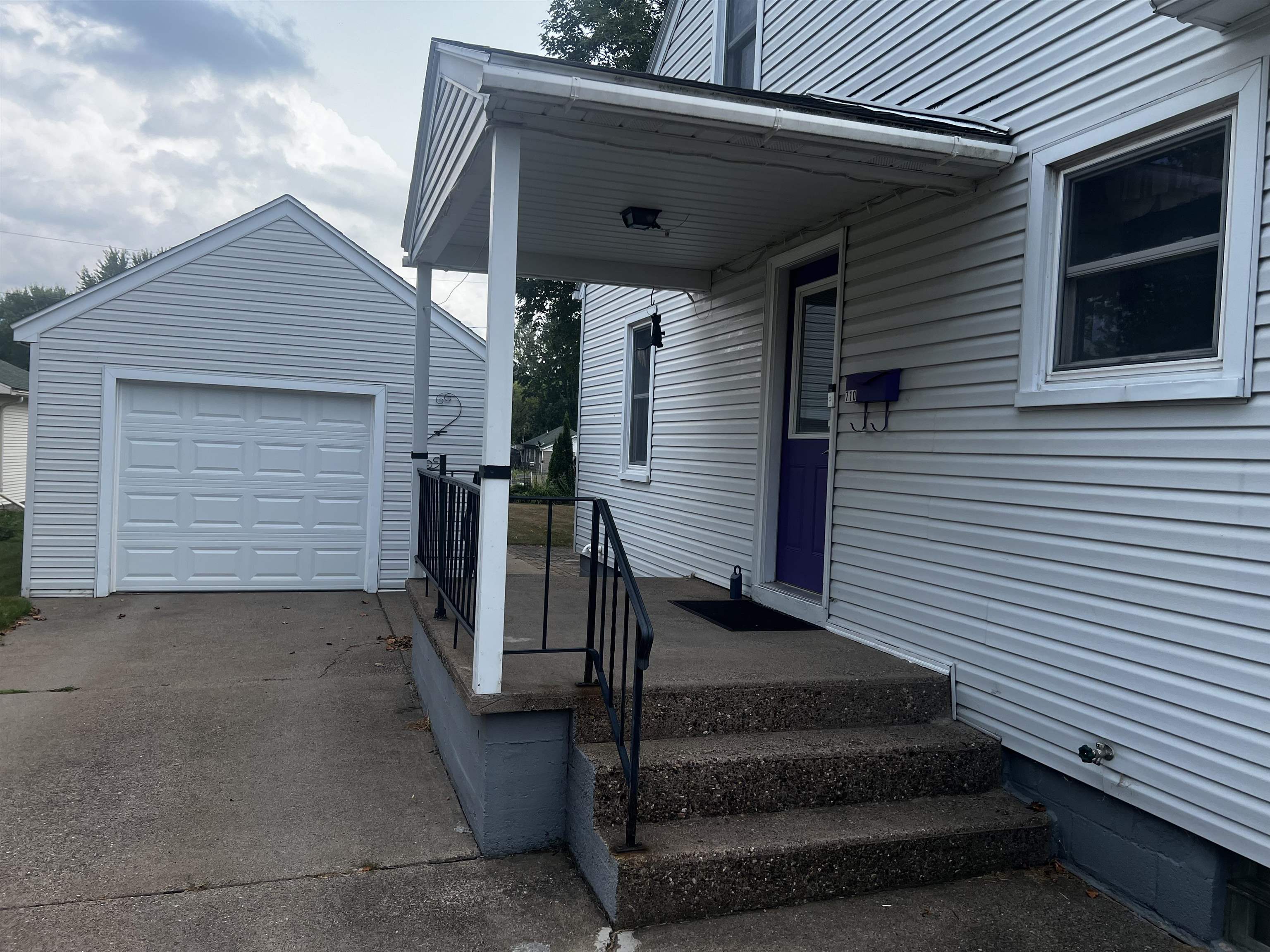 710 7th Street Property Photo 3