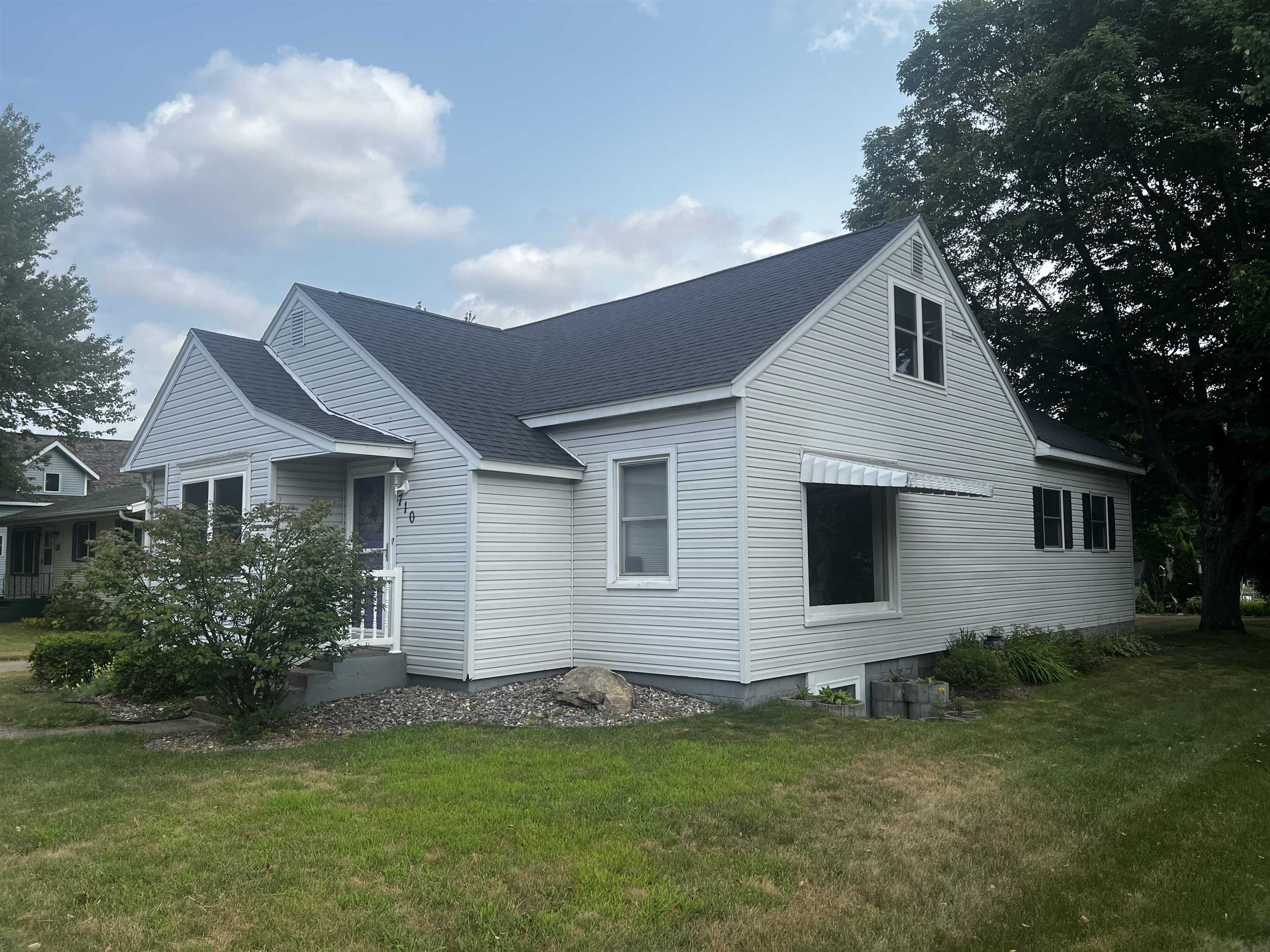 710 7th Street Property Photo 4