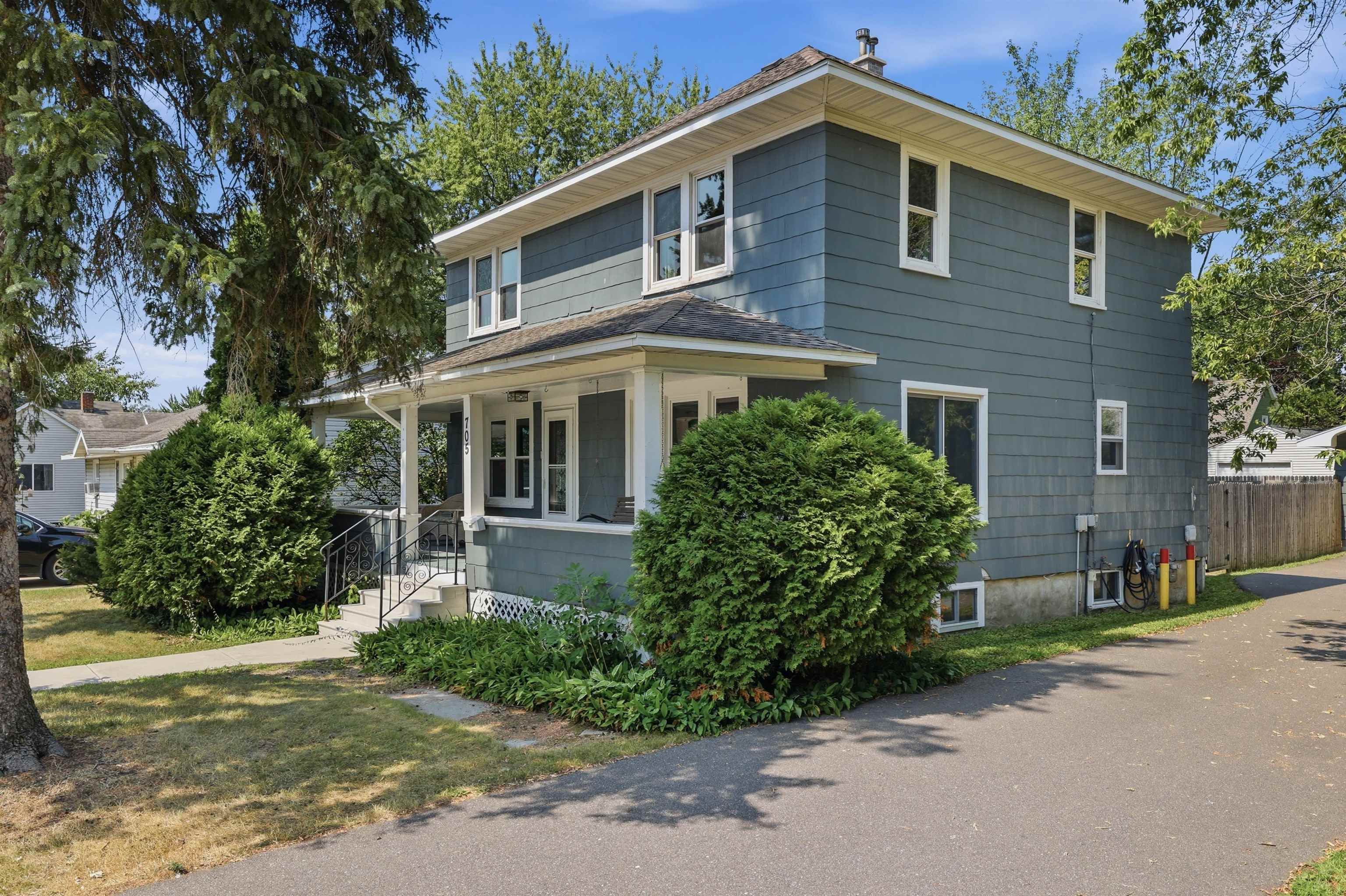705 4th Street Property Photo 2