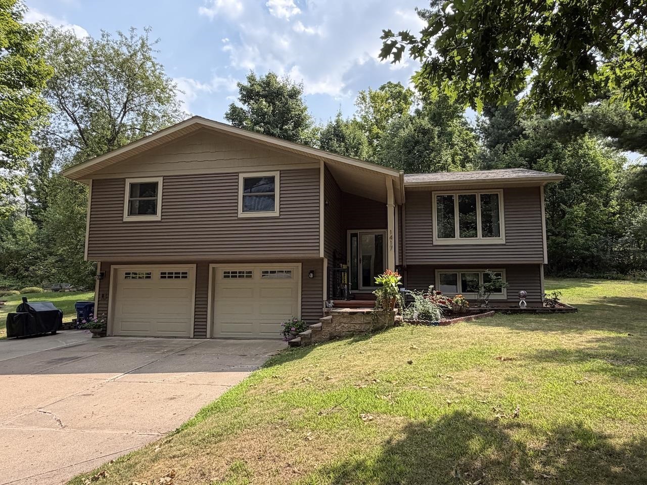 1417 Maple Hills Road Property Photo 1