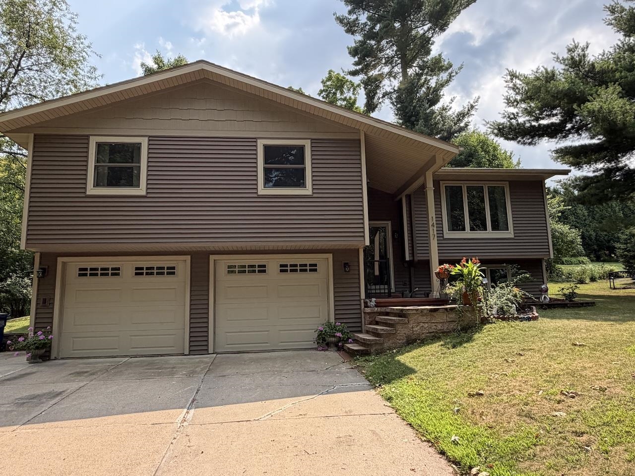 1417 Maple Hills Road Property Photo 2