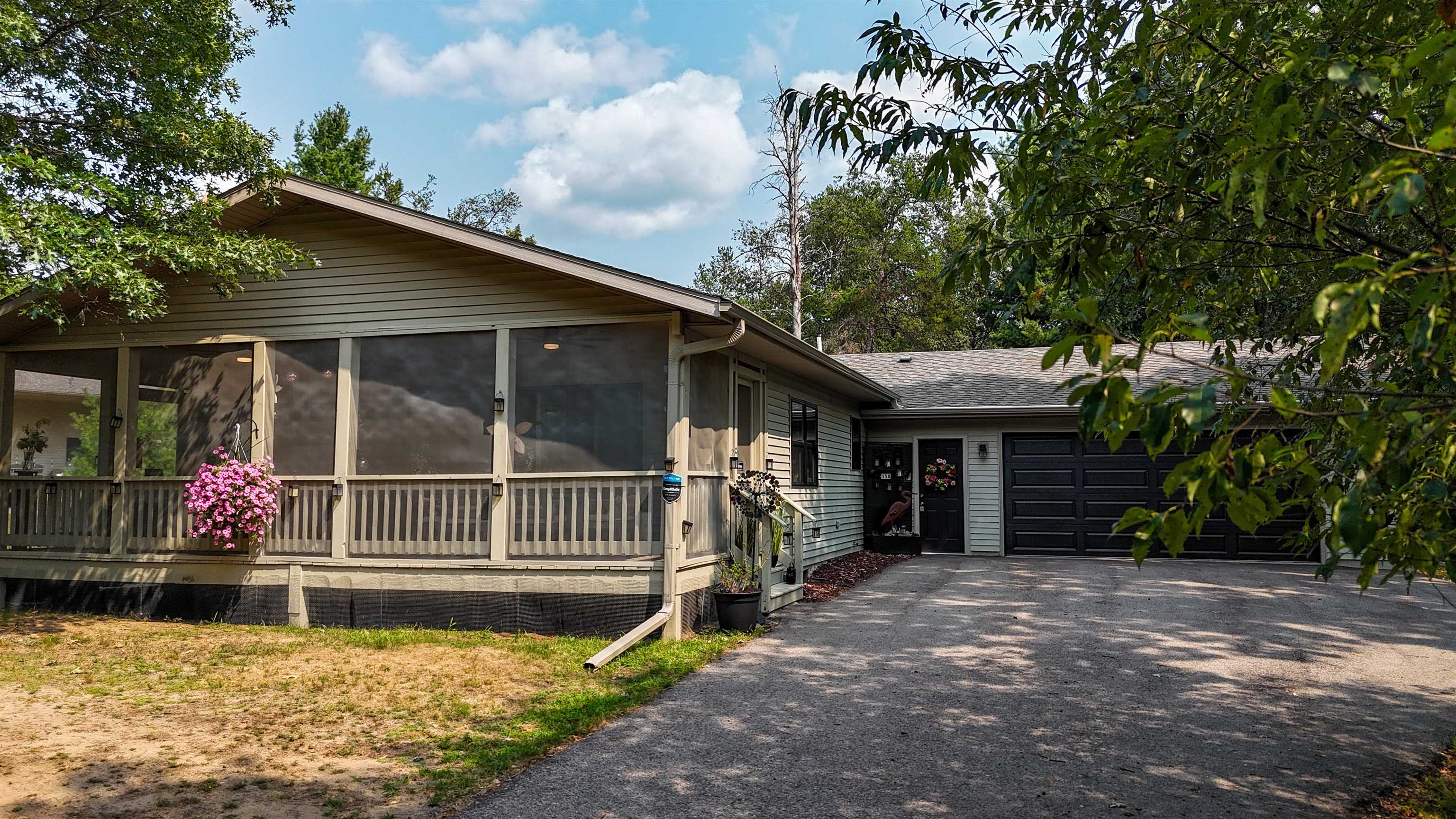 358/360 White Waters Trail Property Photo 2