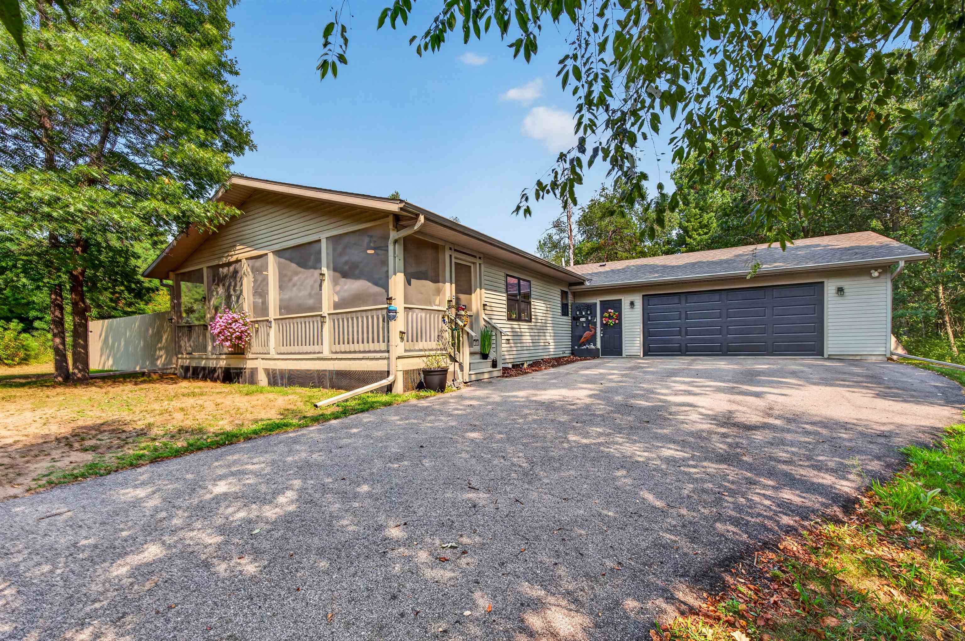 358/360 White Waters Trail Property Photo 3