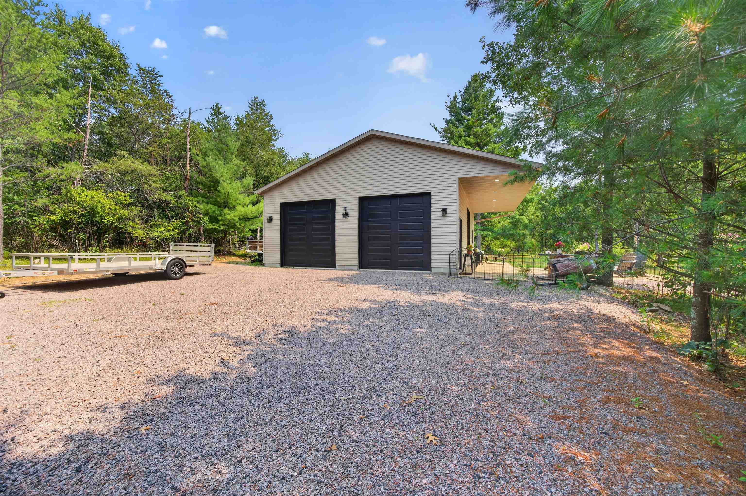 358/360 White Waters Trail Property Photo 4