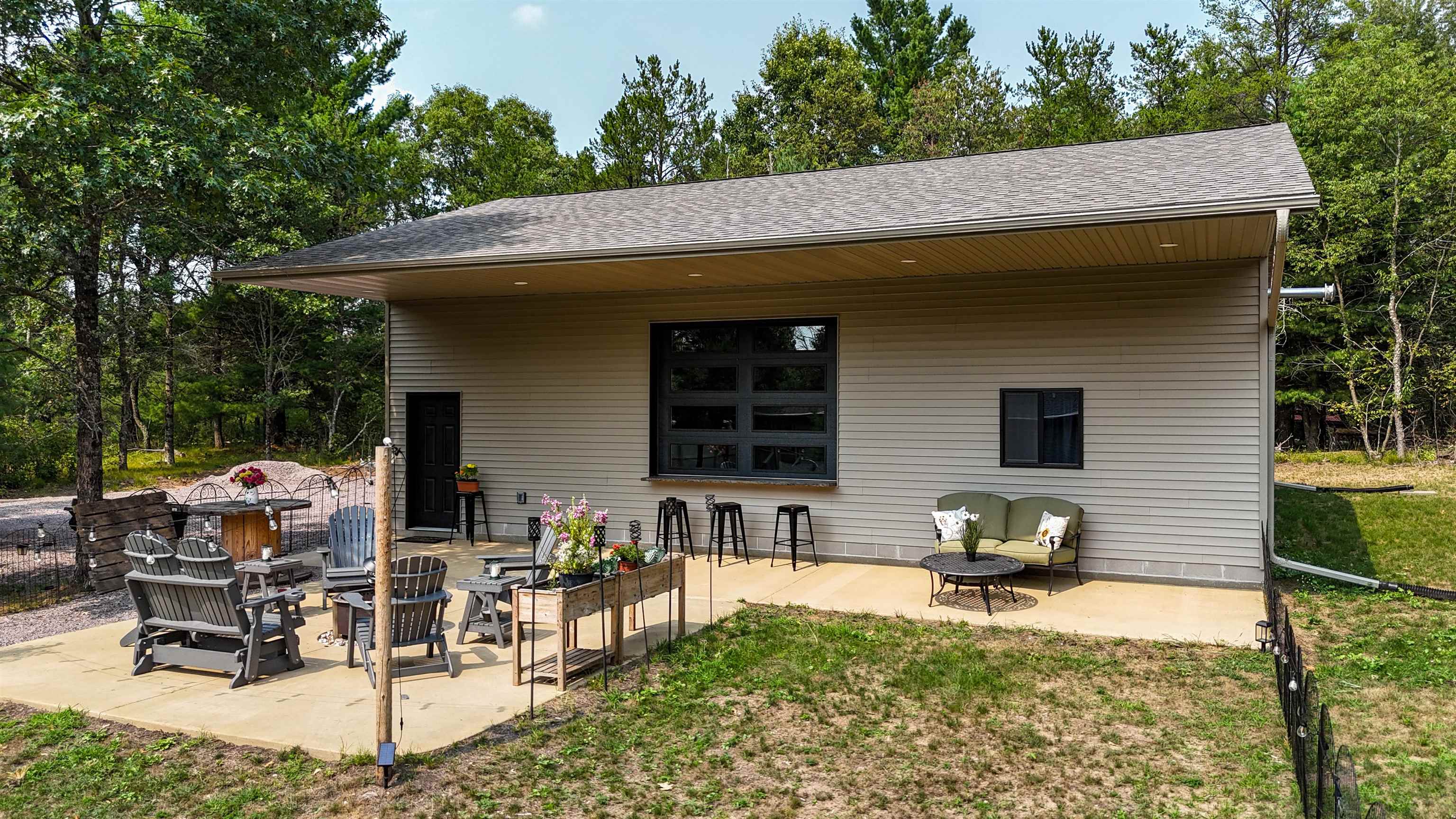 358/360 White Waters Trail Property Photo 5