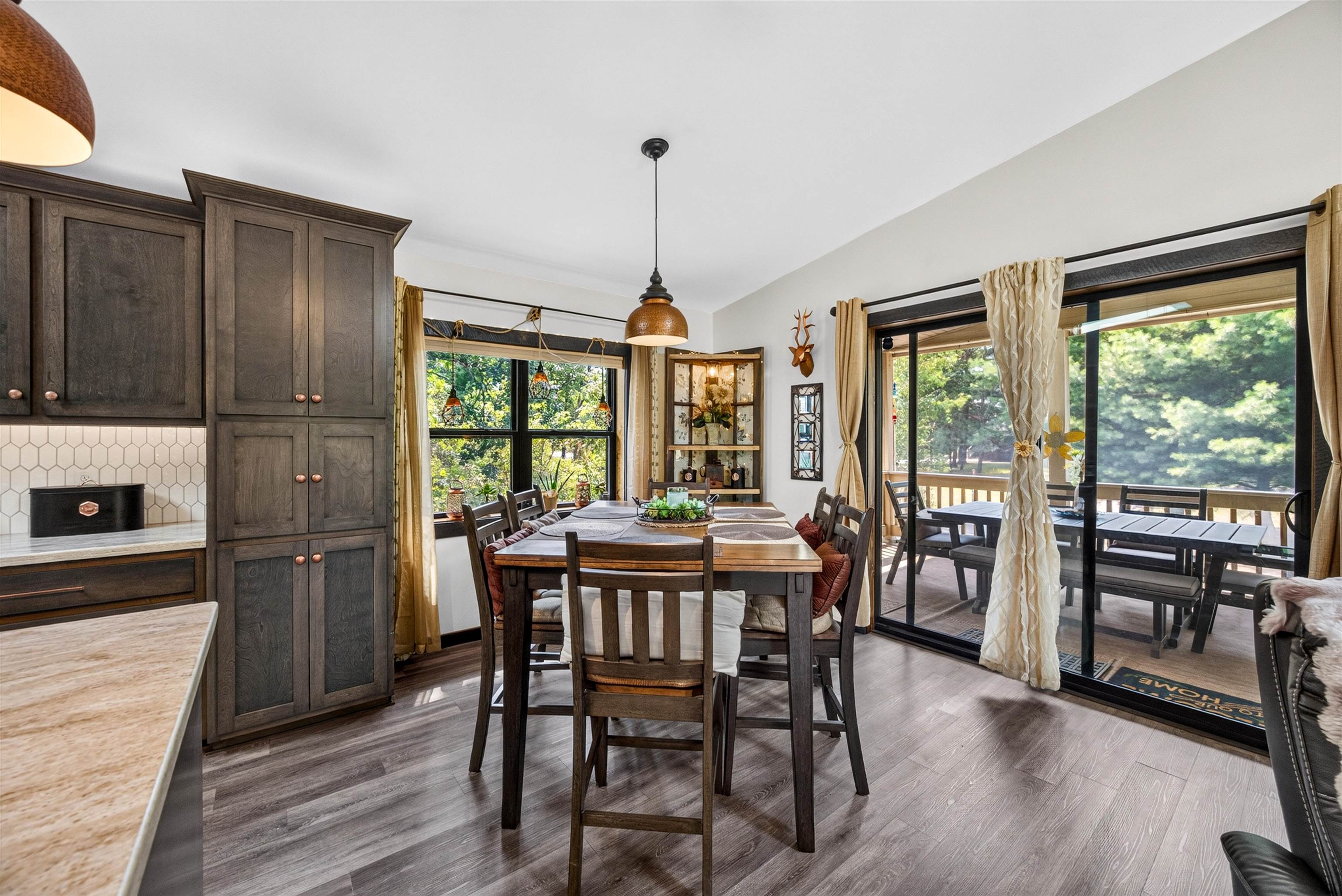 358/360 White Waters Trail Property Photo 11