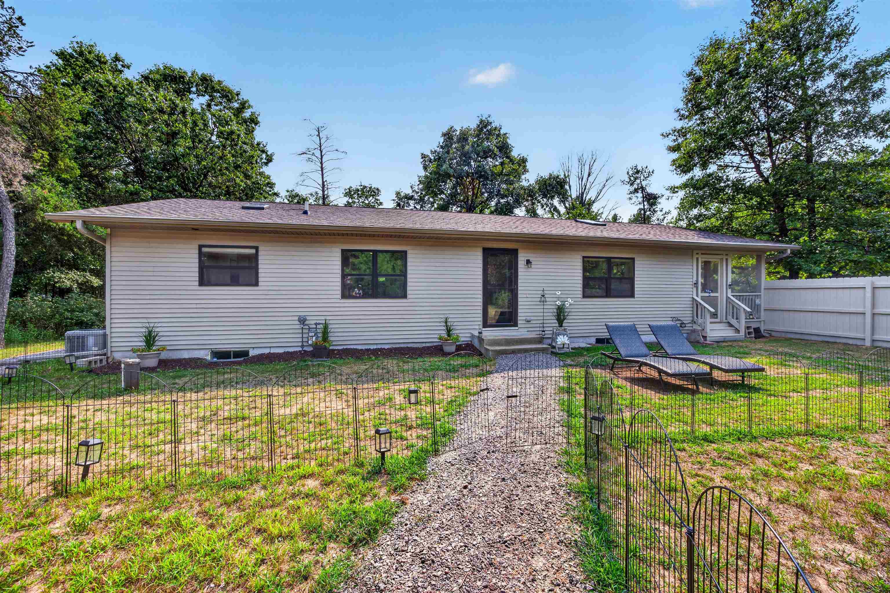 358/360 White Waters Trail Property Photo 35