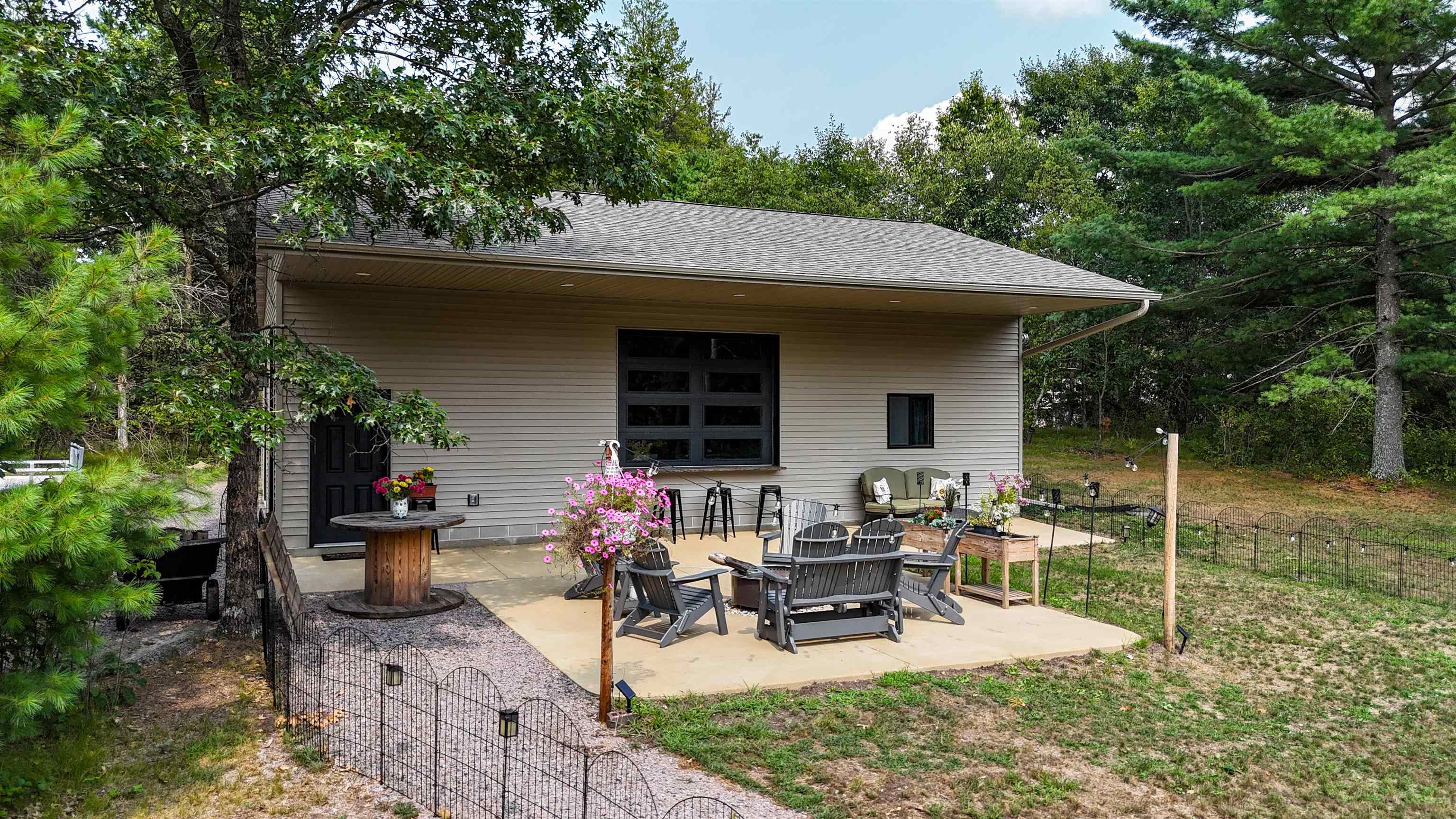 358/360 White Waters Trail Property Photo 40