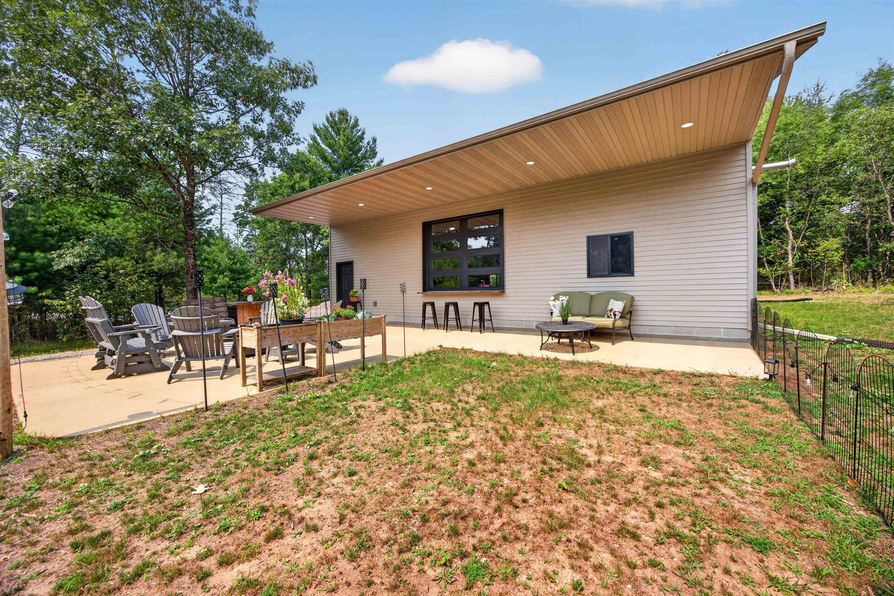 358/360 White Waters Trail Property Photo 41