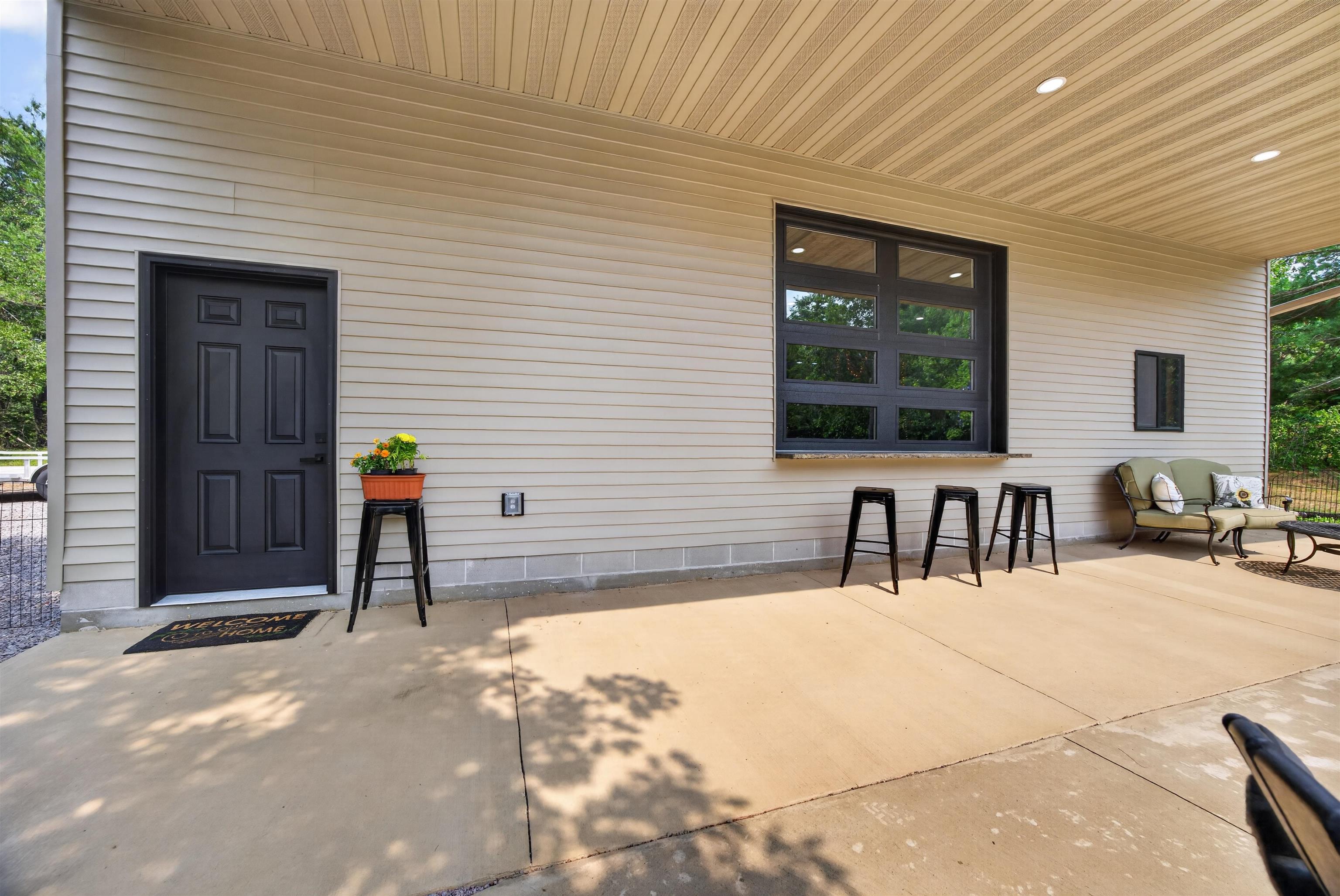 358/360 White Waters Trail Property Photo 43