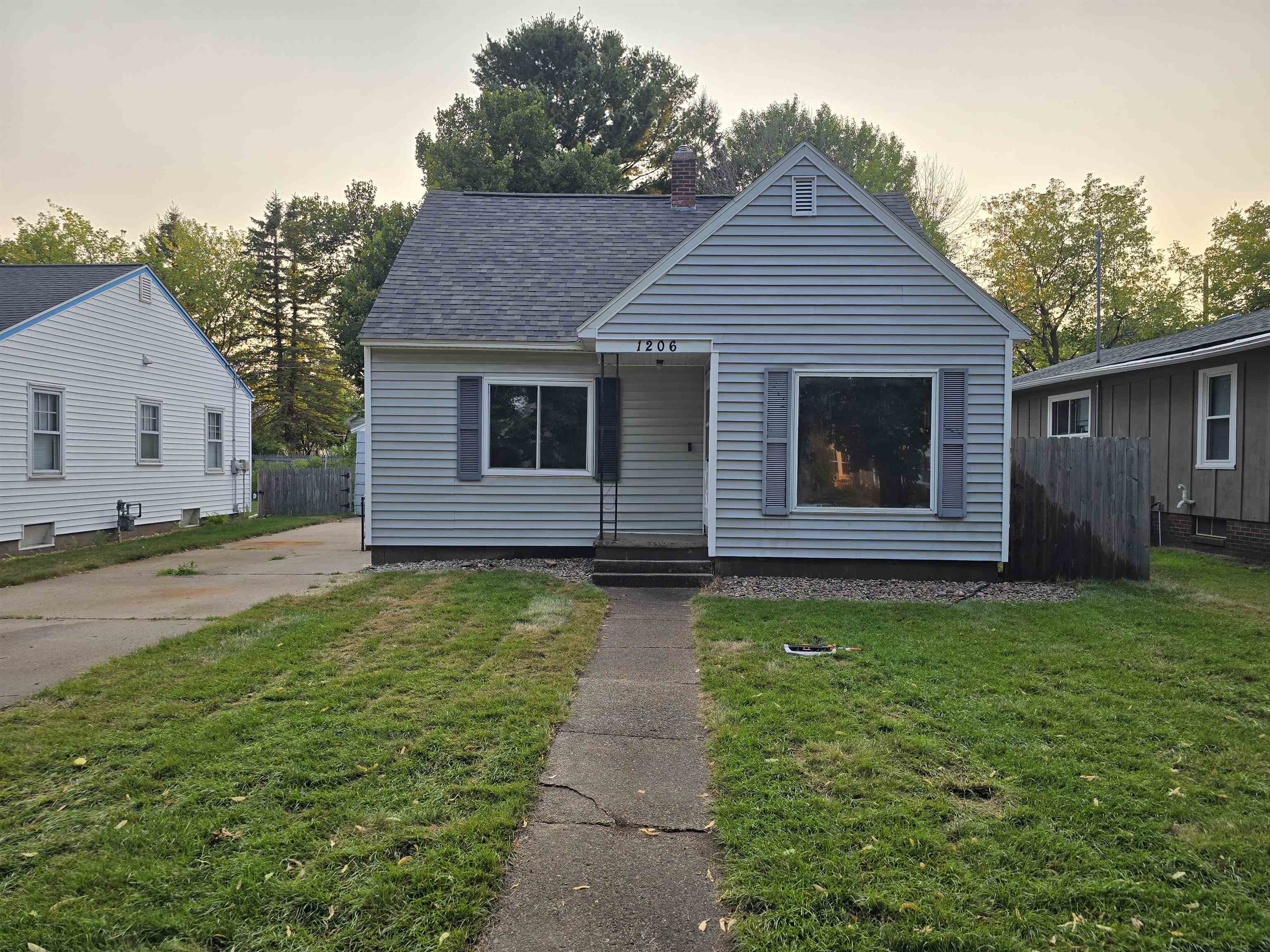 1206 S 8th Avenue Property Photo 1