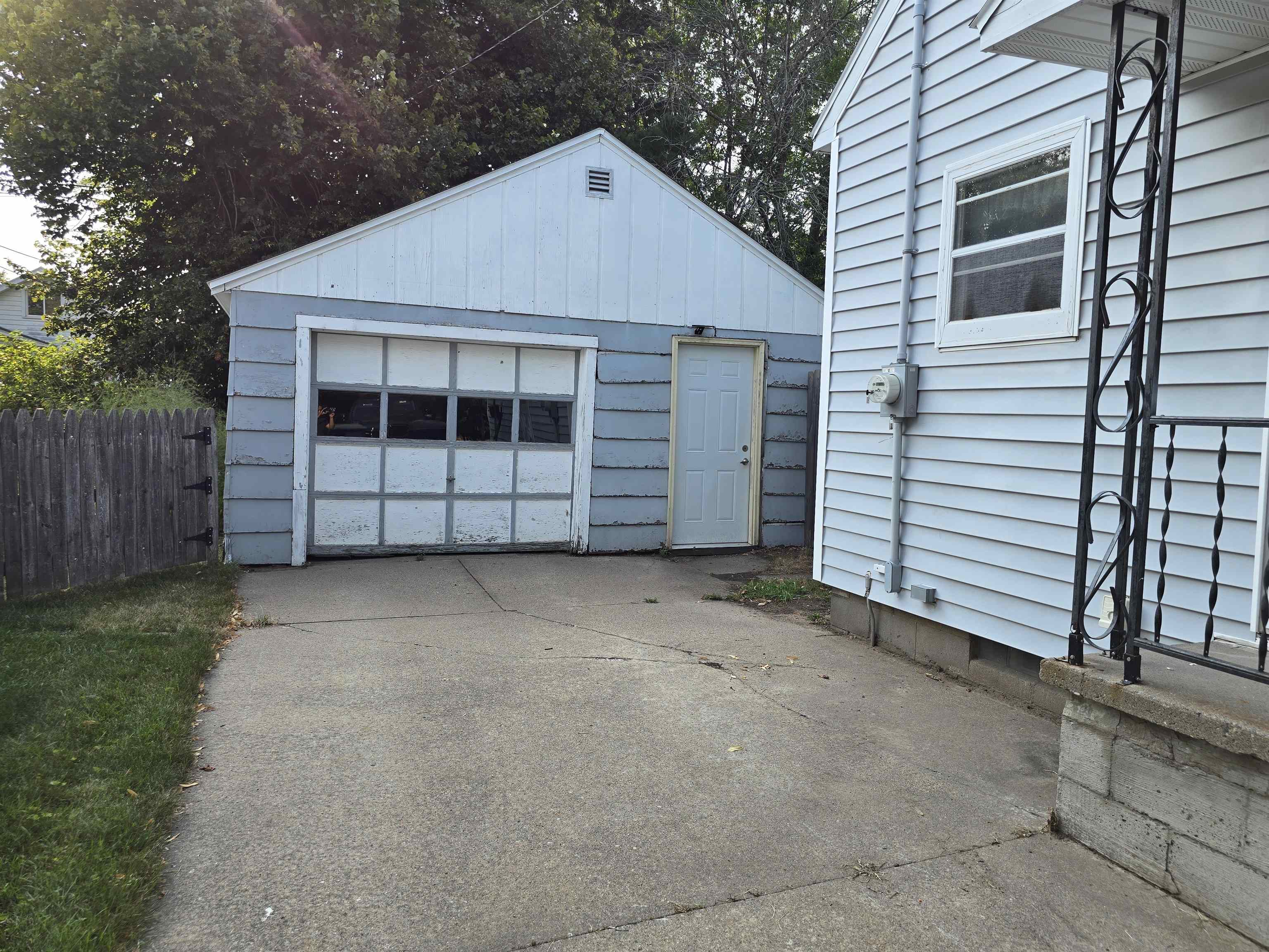 1206 S 8th Avenue Property Photo 2