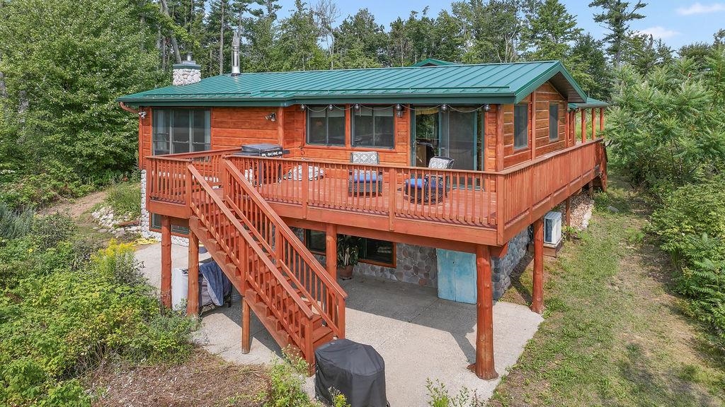 10041 Pine Tree Trail Property Photo 1
