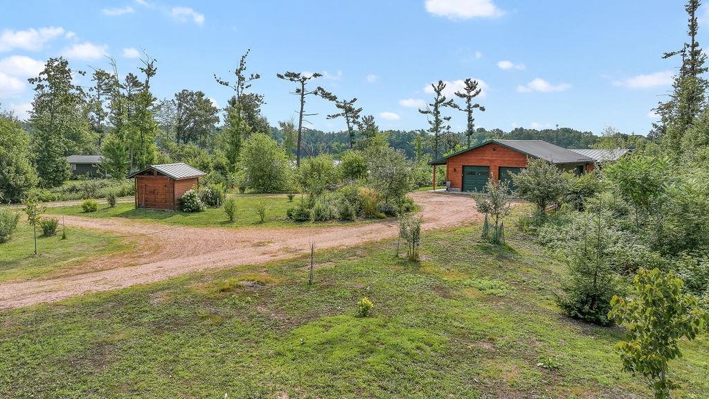 10041 Pine Tree Trail Property Photo 3