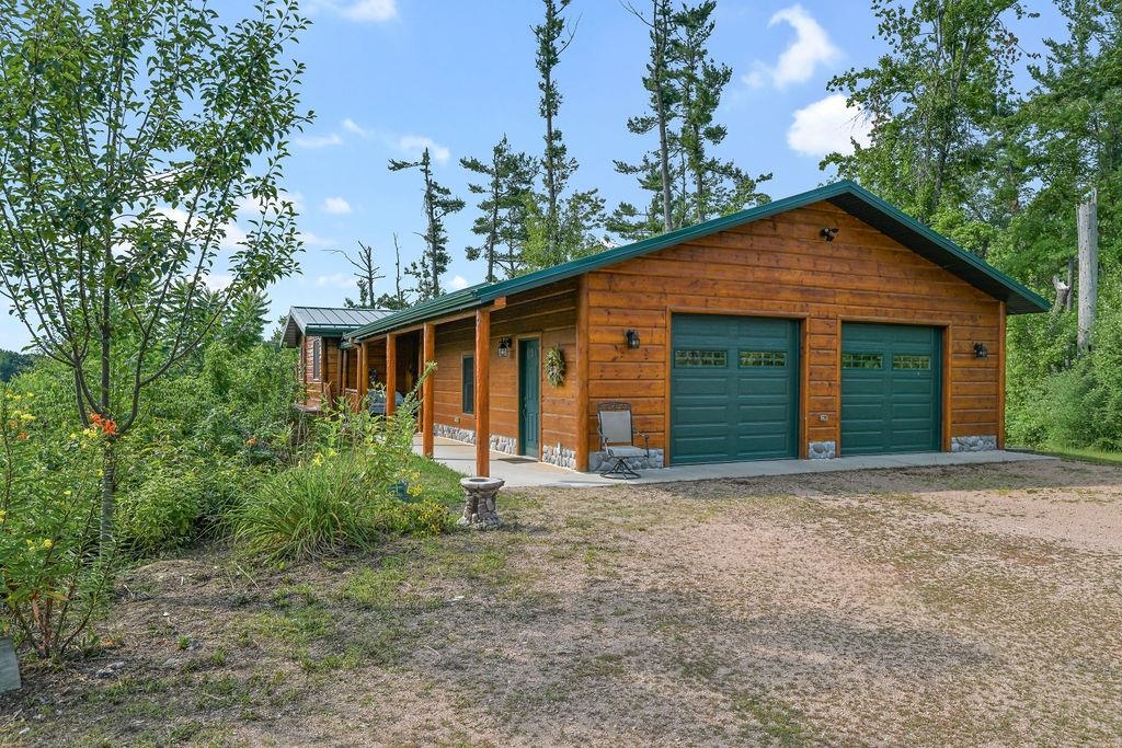 10041 Pine Tree Trail Property Photo 4