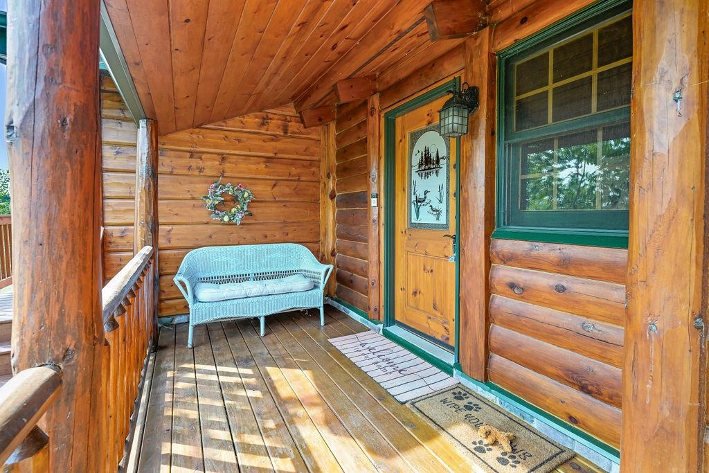 10041 Pine Tree Trail Property Photo 5