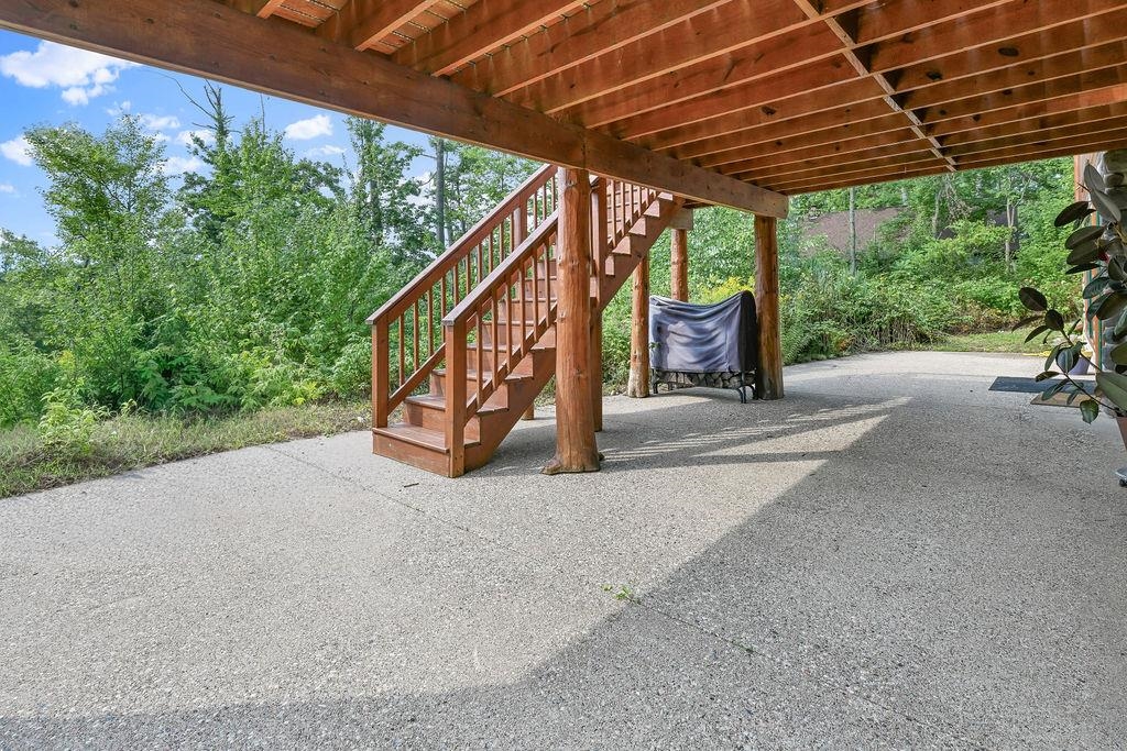 10041 Pine Tree Trail Property Photo 6