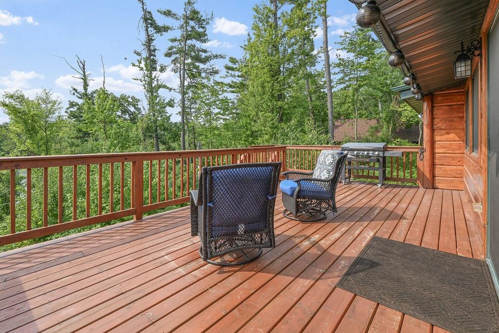 10041 Pine Tree Trail Property Photo 8