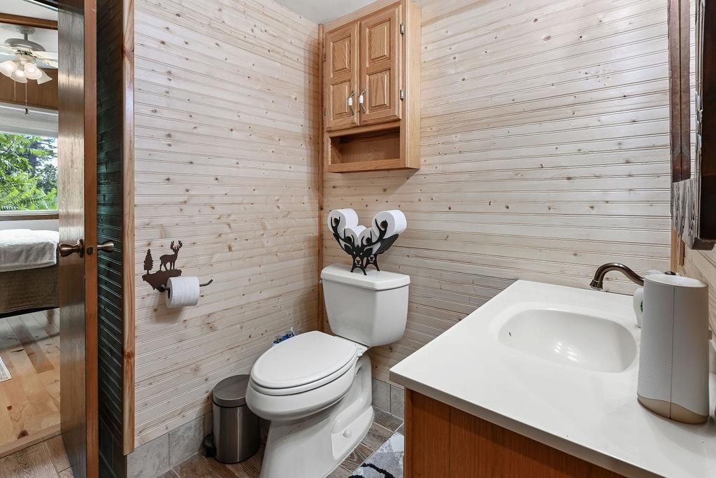 10041 Pine Tree Trail Property Photo 11