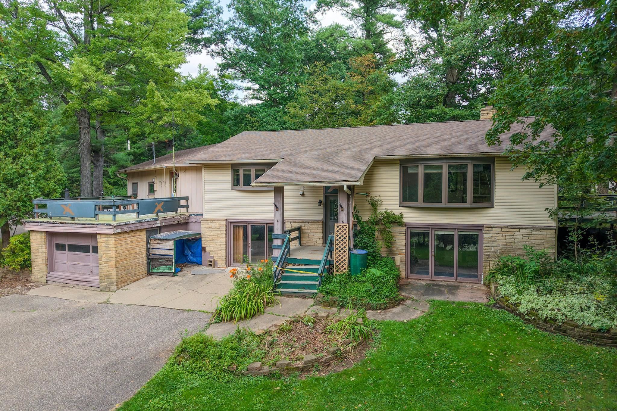 641 Seneca Road Property Photo 3