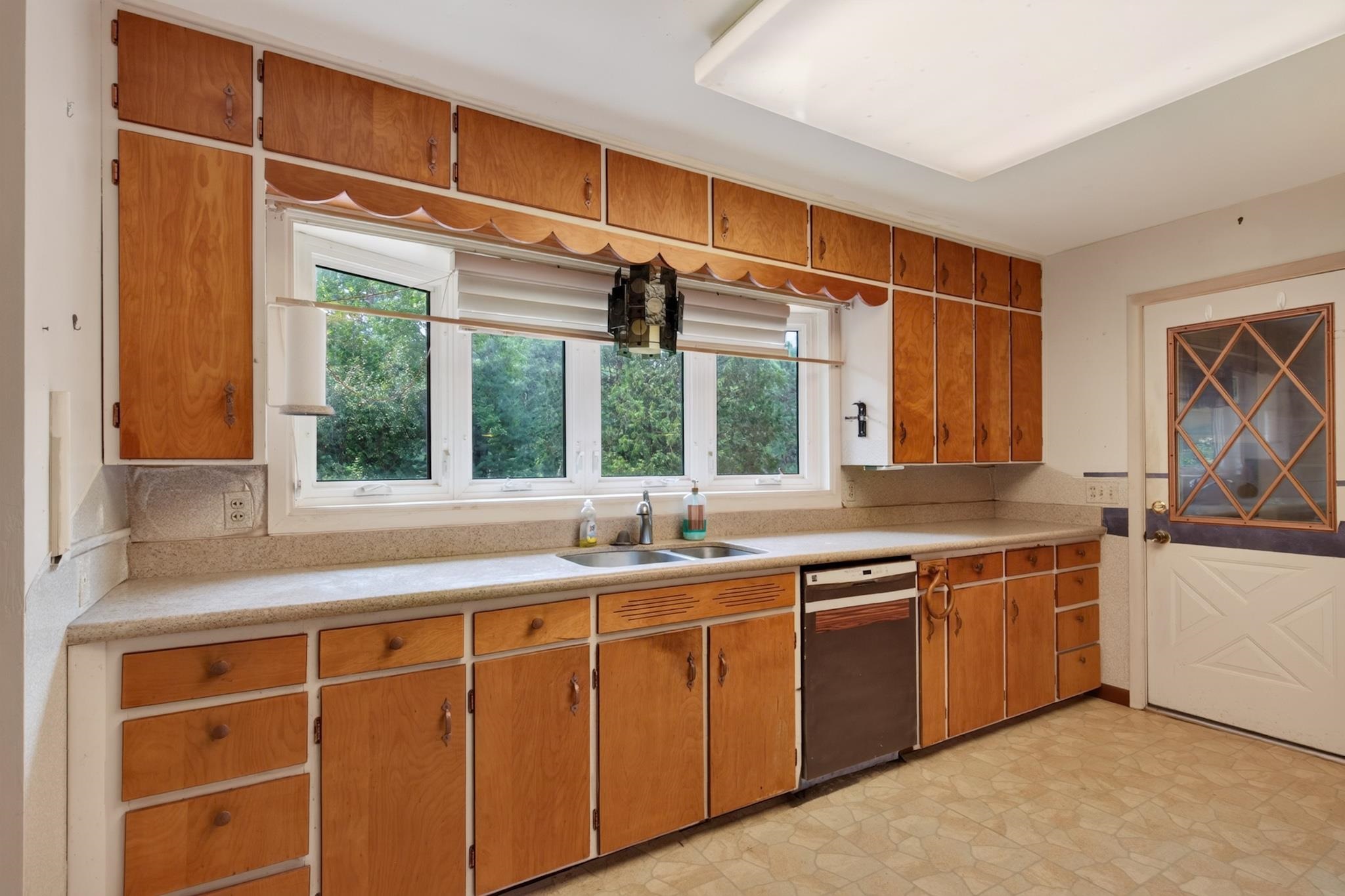 641 Seneca Road Property Photo 11