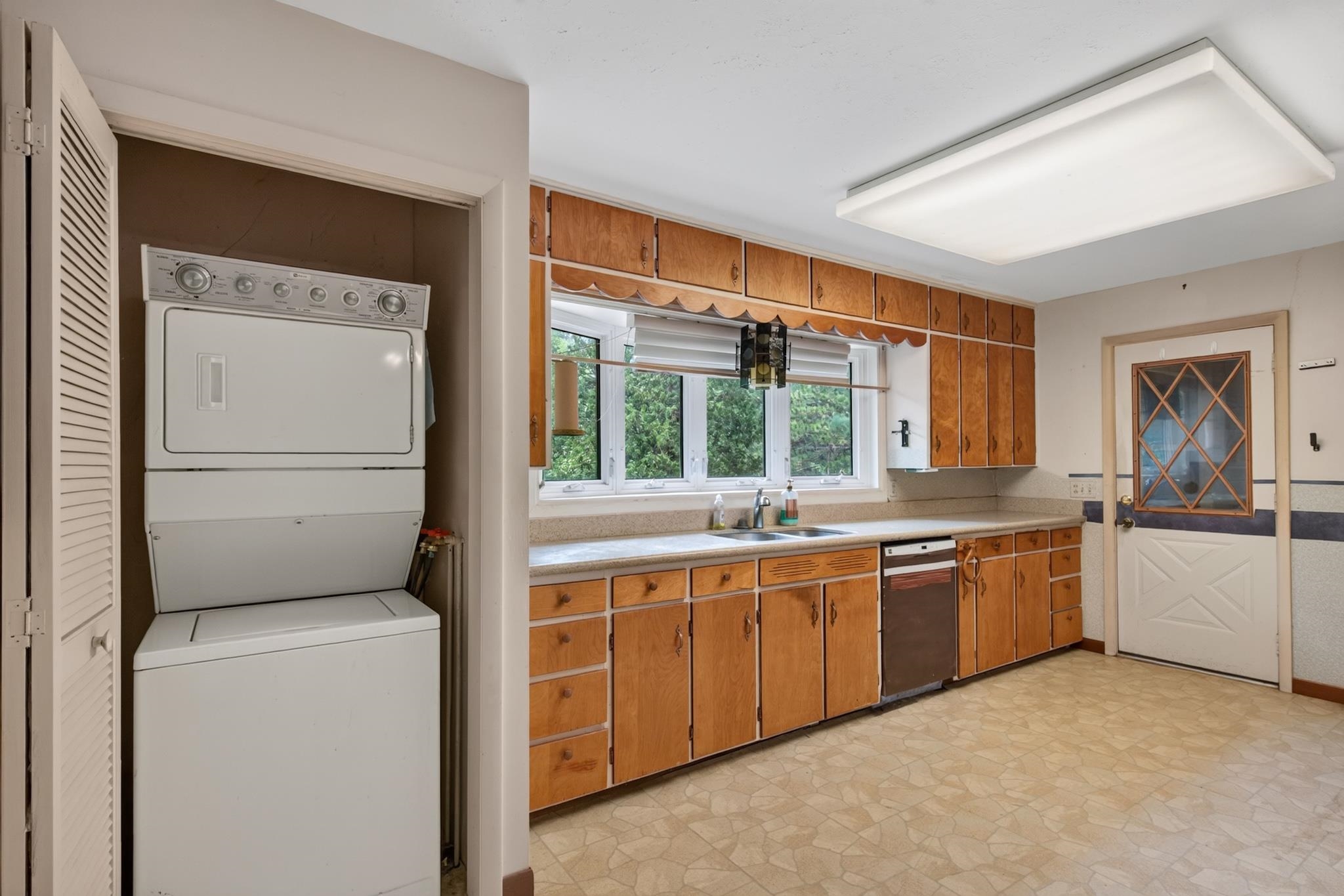 641 Seneca Road Property Photo 12