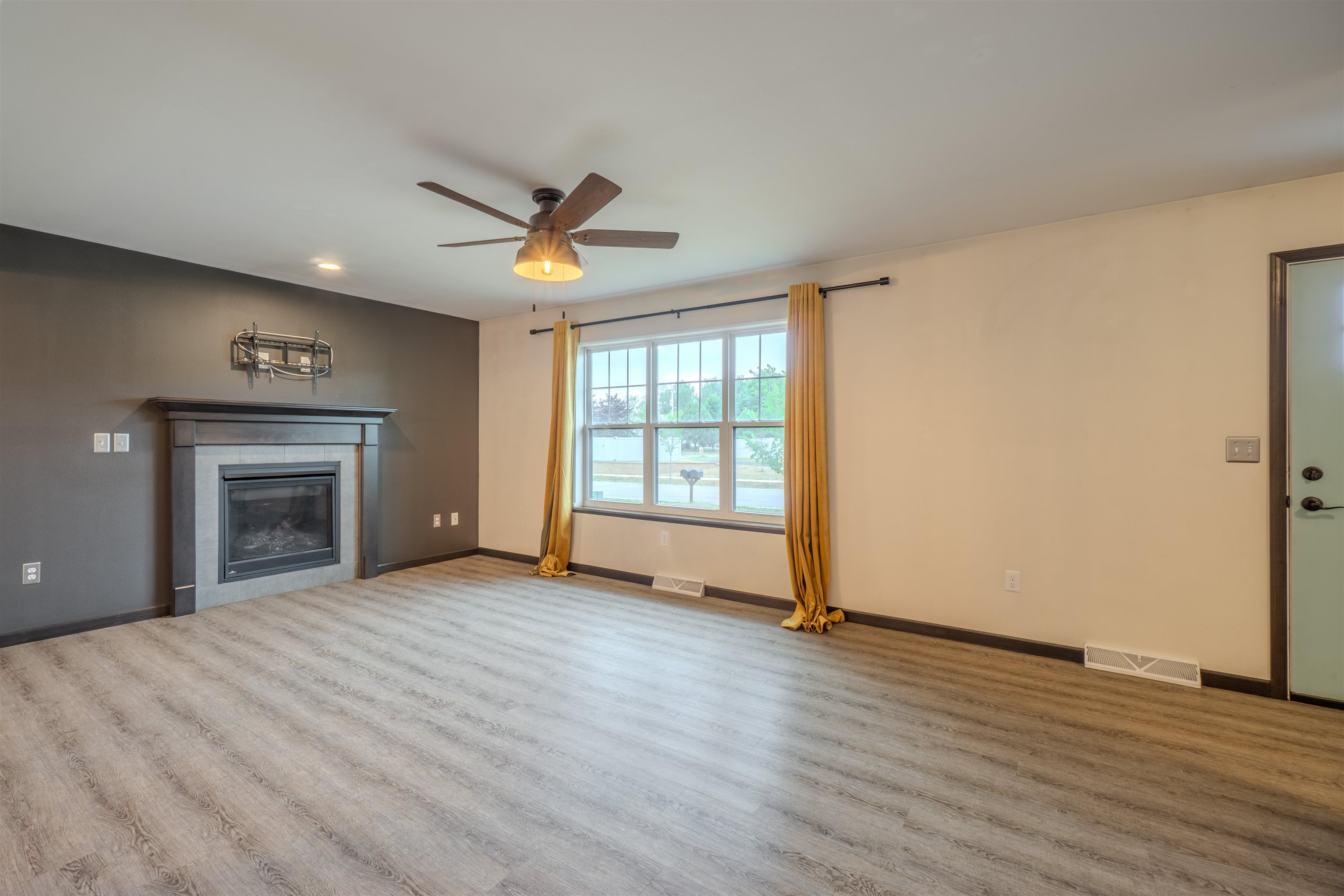 4906 Quirt Sann Drive Property Photo 8
