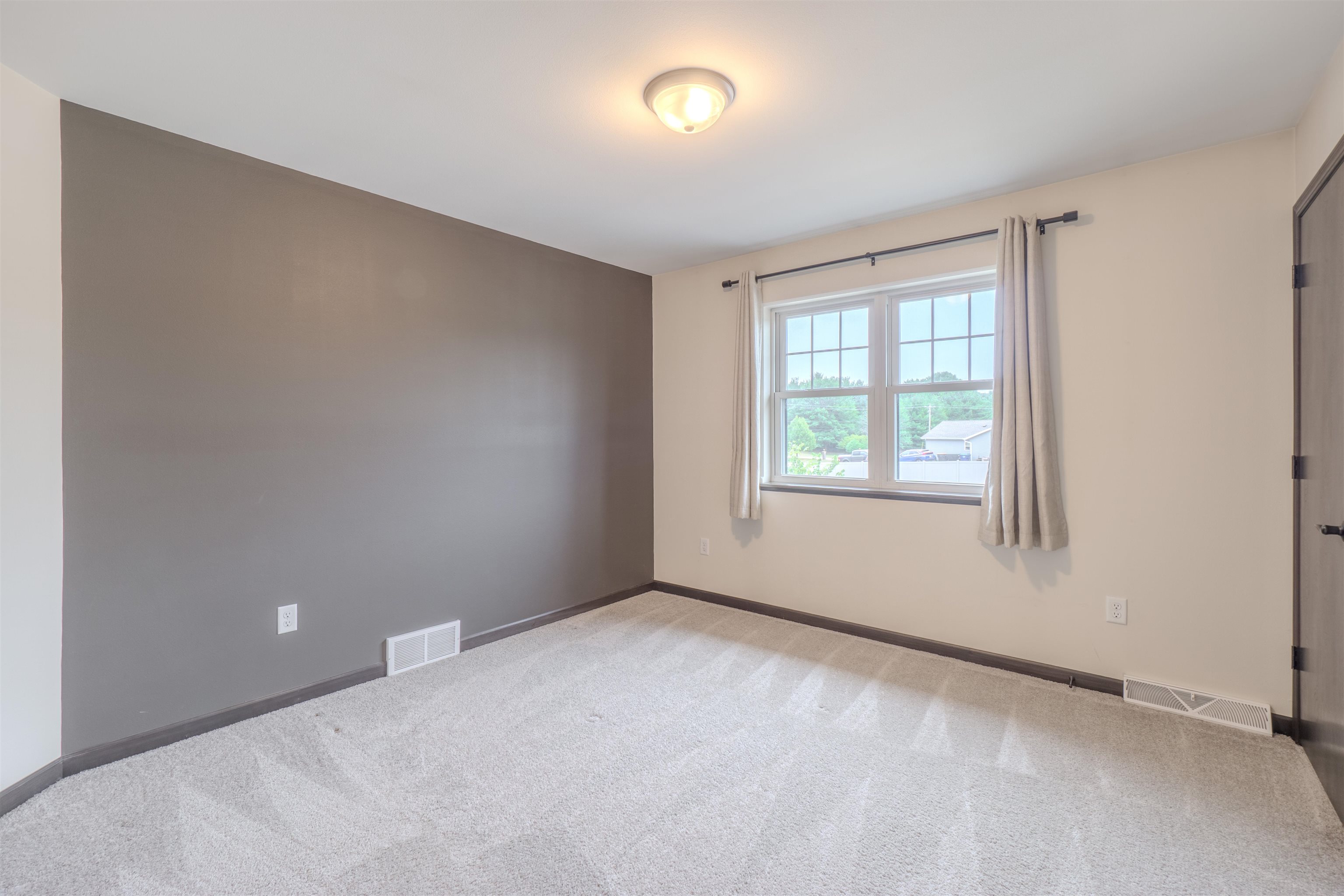 4906 Quirt Sann Drive Property Photo 21
