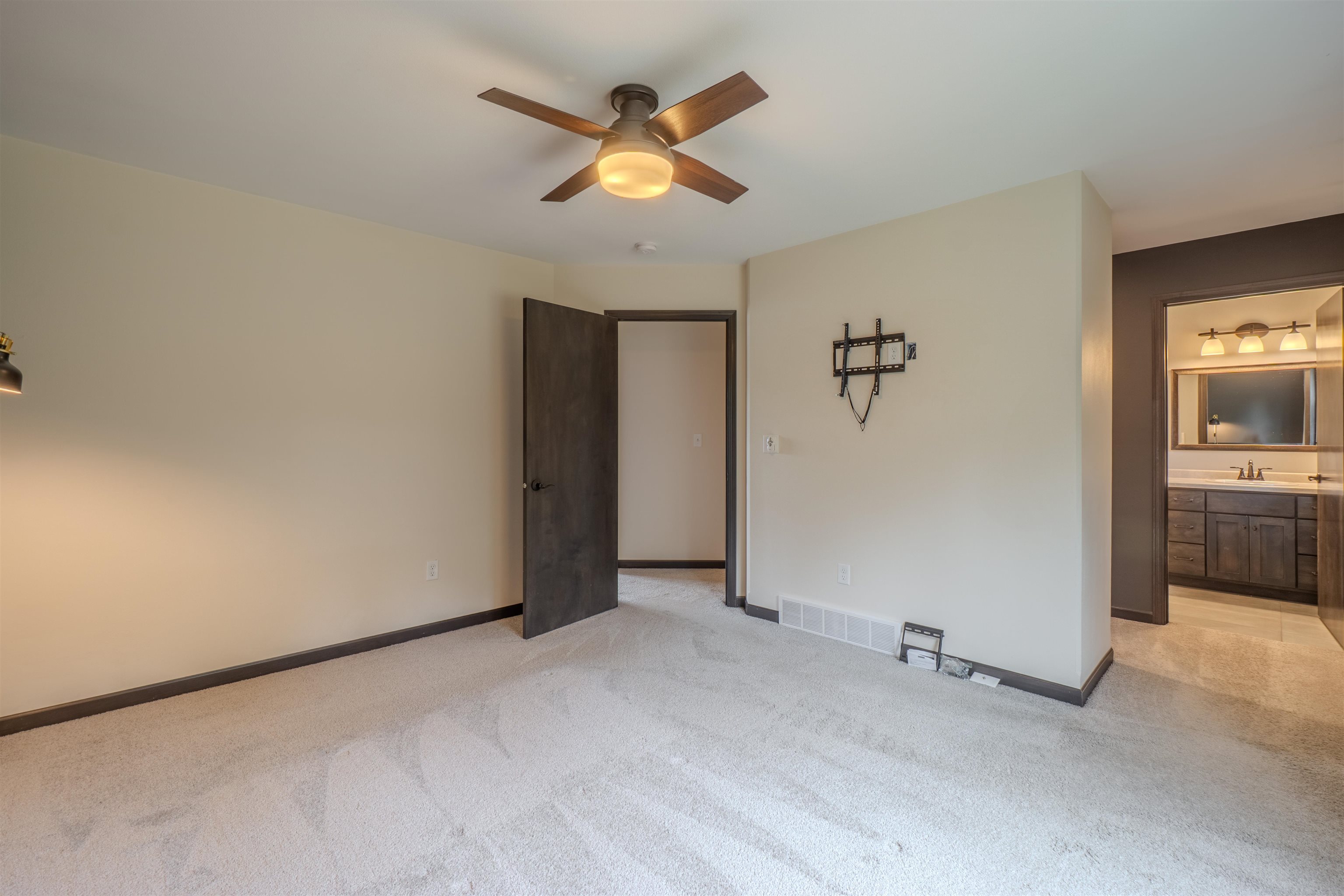 4906 Quirt Sann Drive Property Photo 26