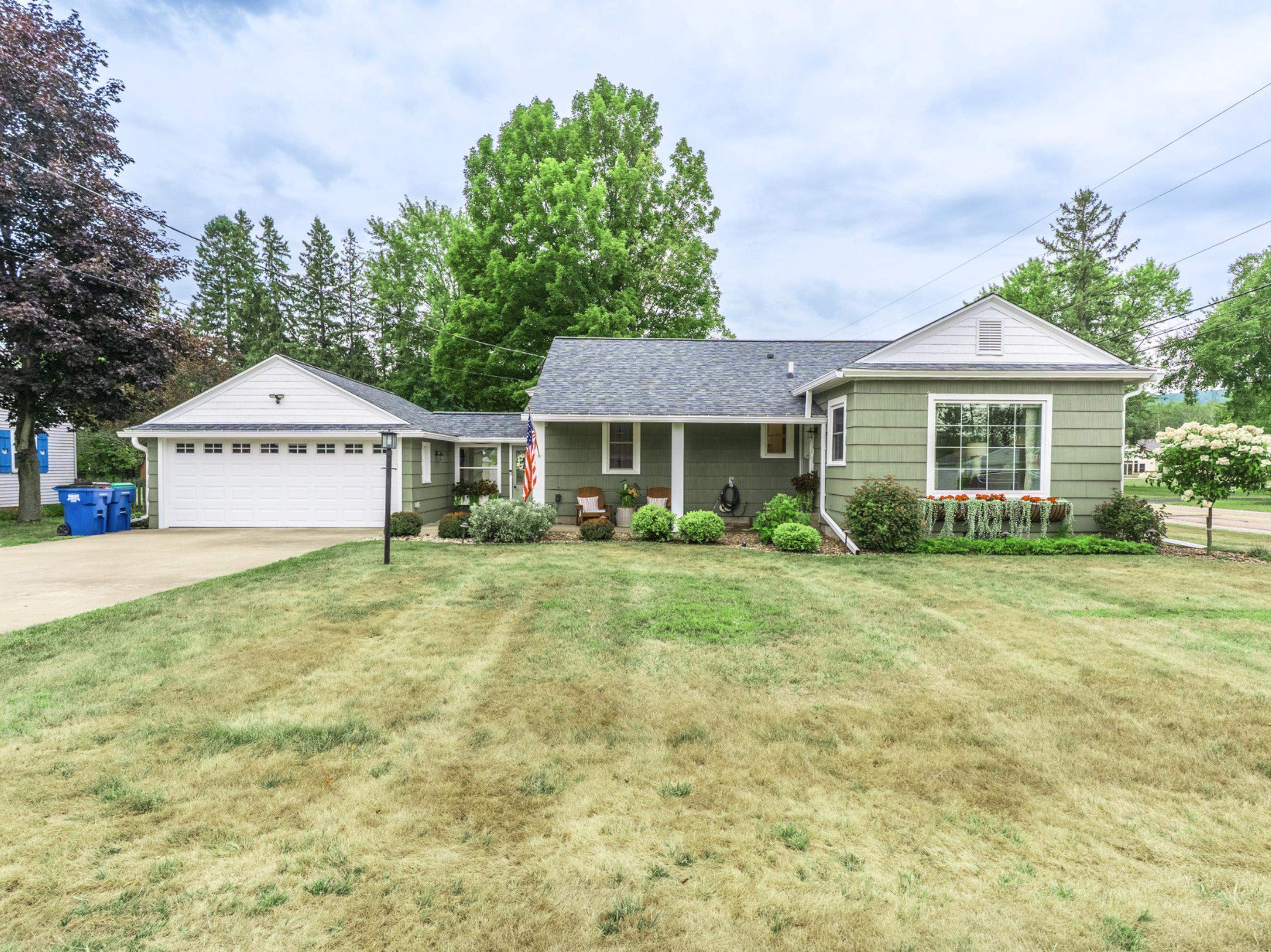 151611 Robin Lane Property Photo 1