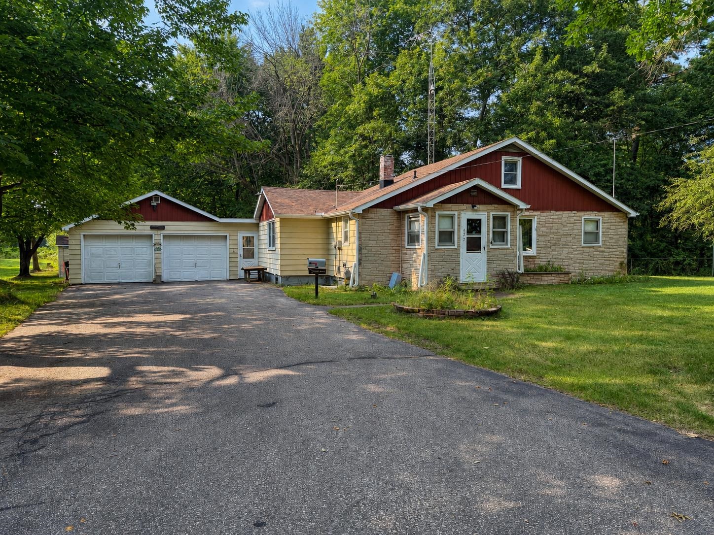 627 Wallace Place Property Photo 2