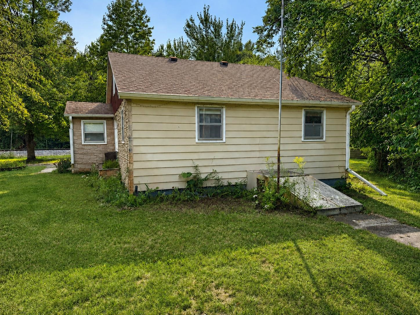 627 Wallace Place Property Photo 7
