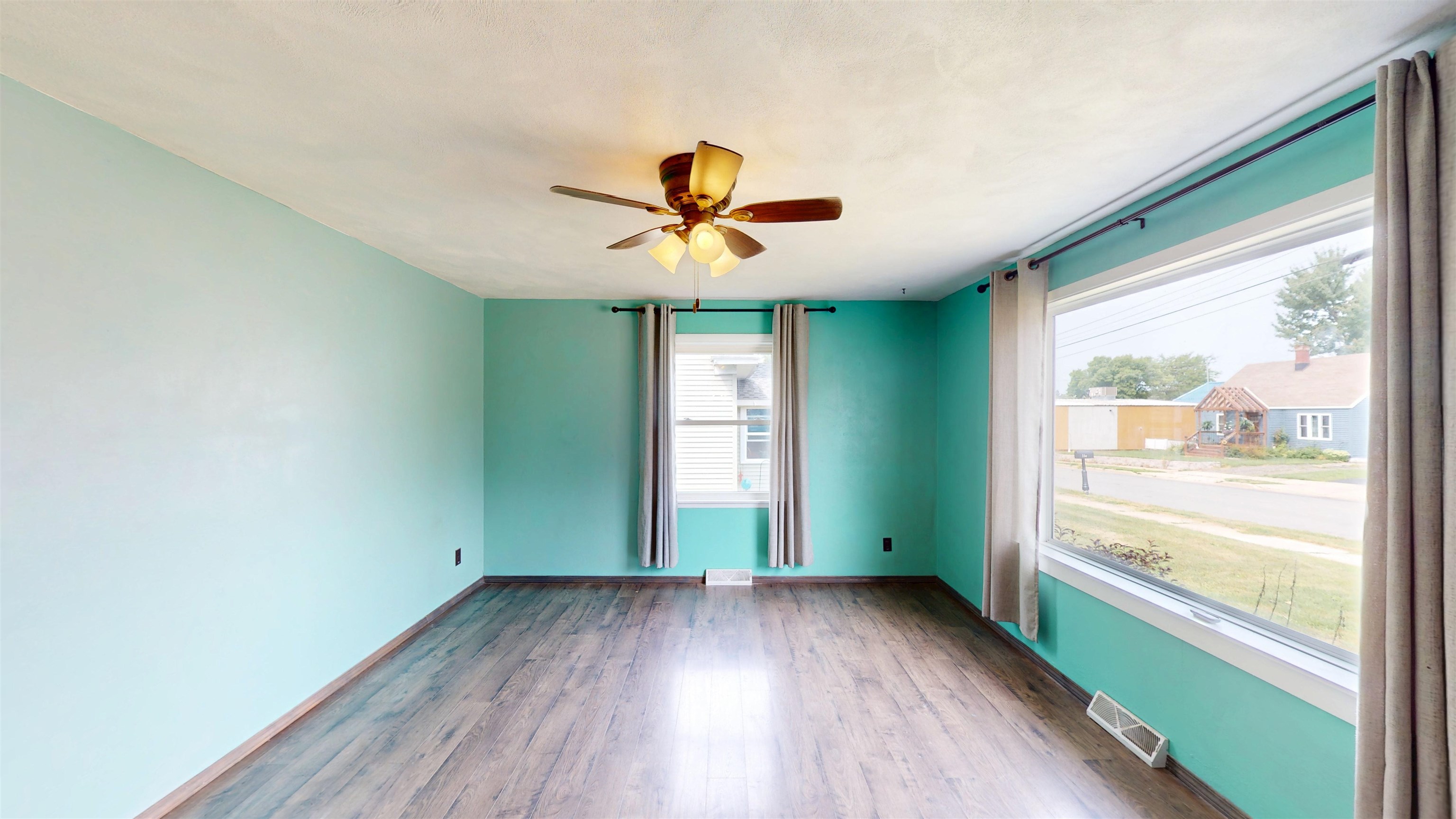 112 E 17th Street Property Photo 16