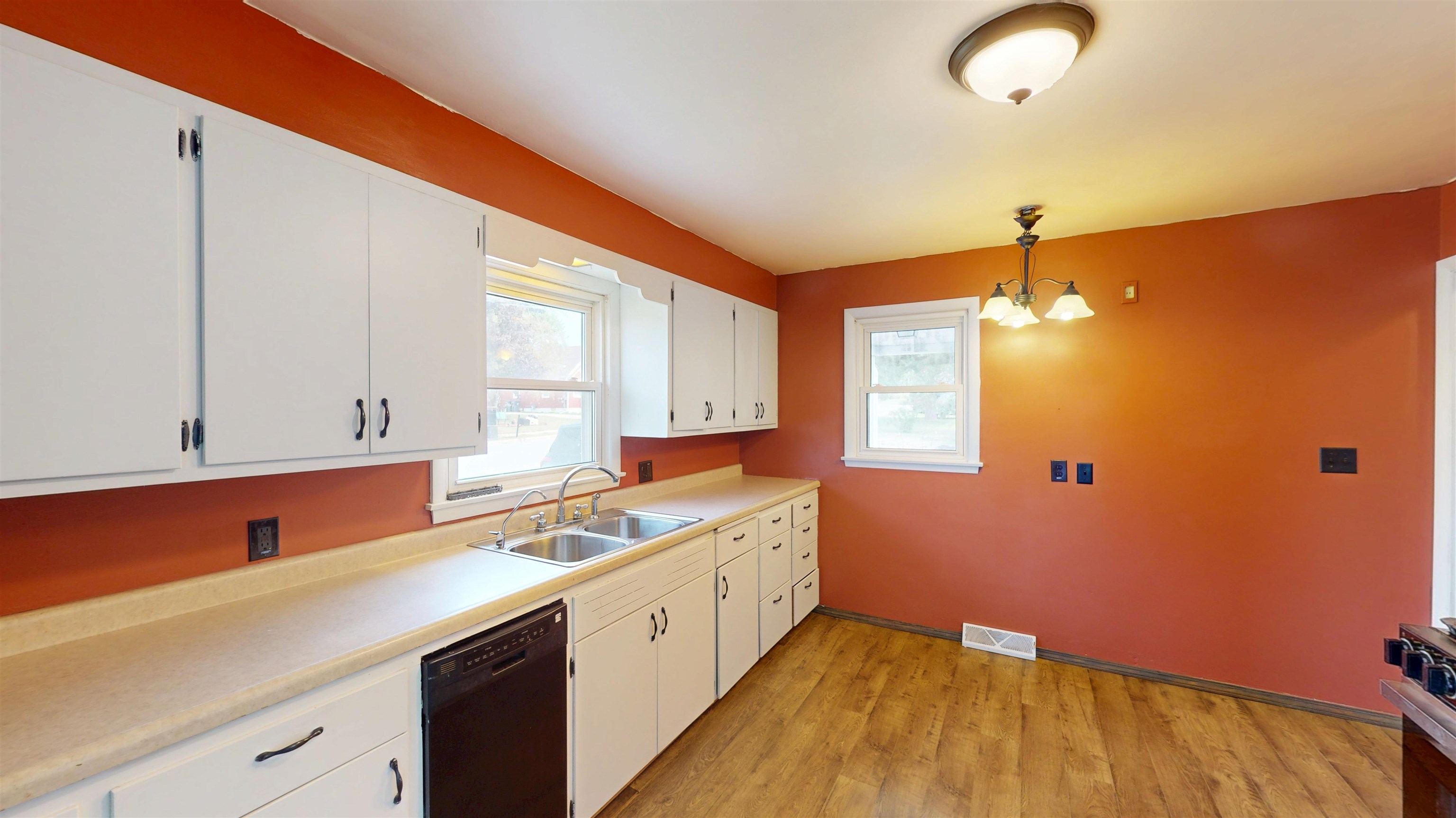 112 E 17th Street Property Photo 17