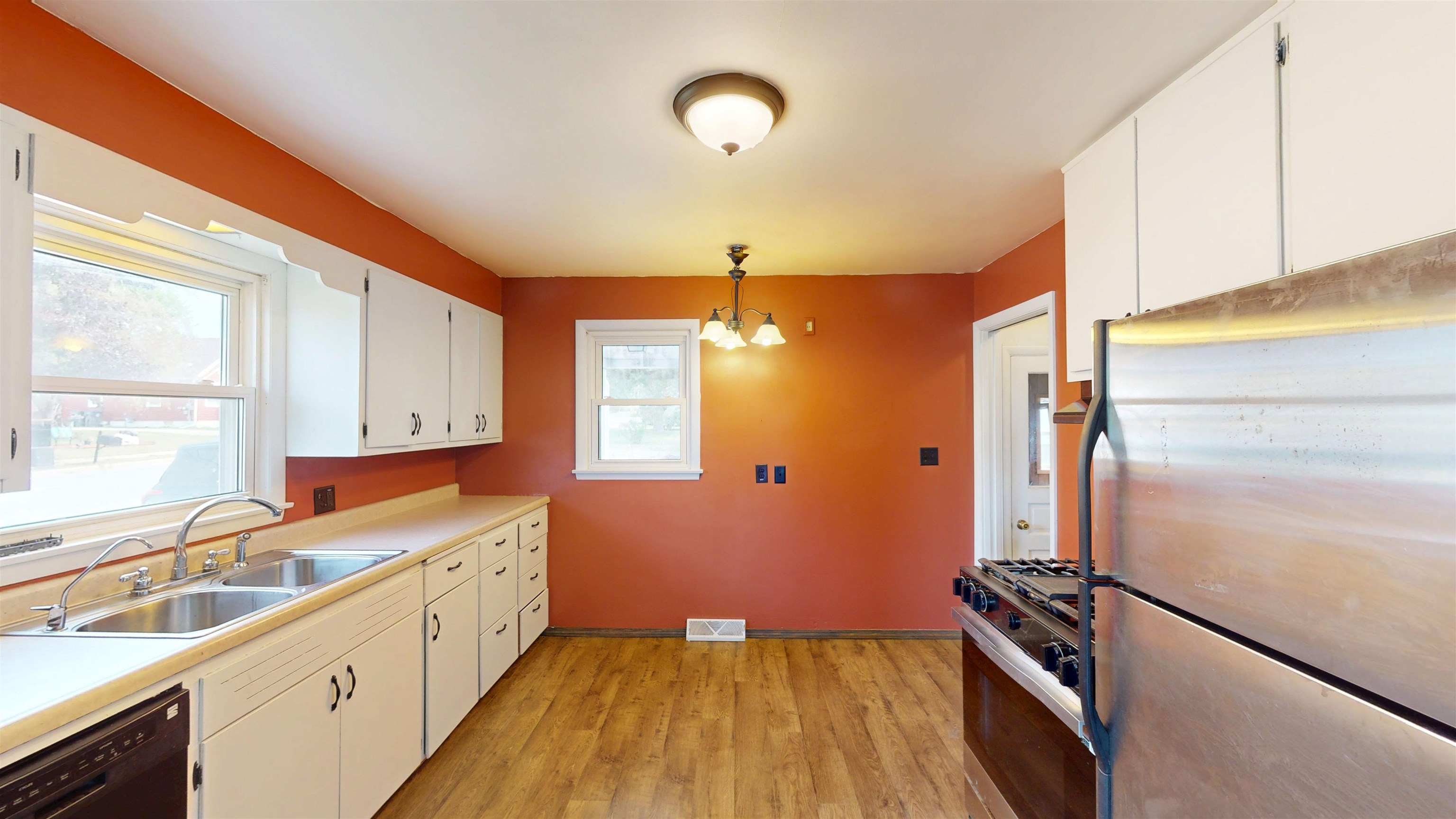 112 E 17th Street Property Photo 19